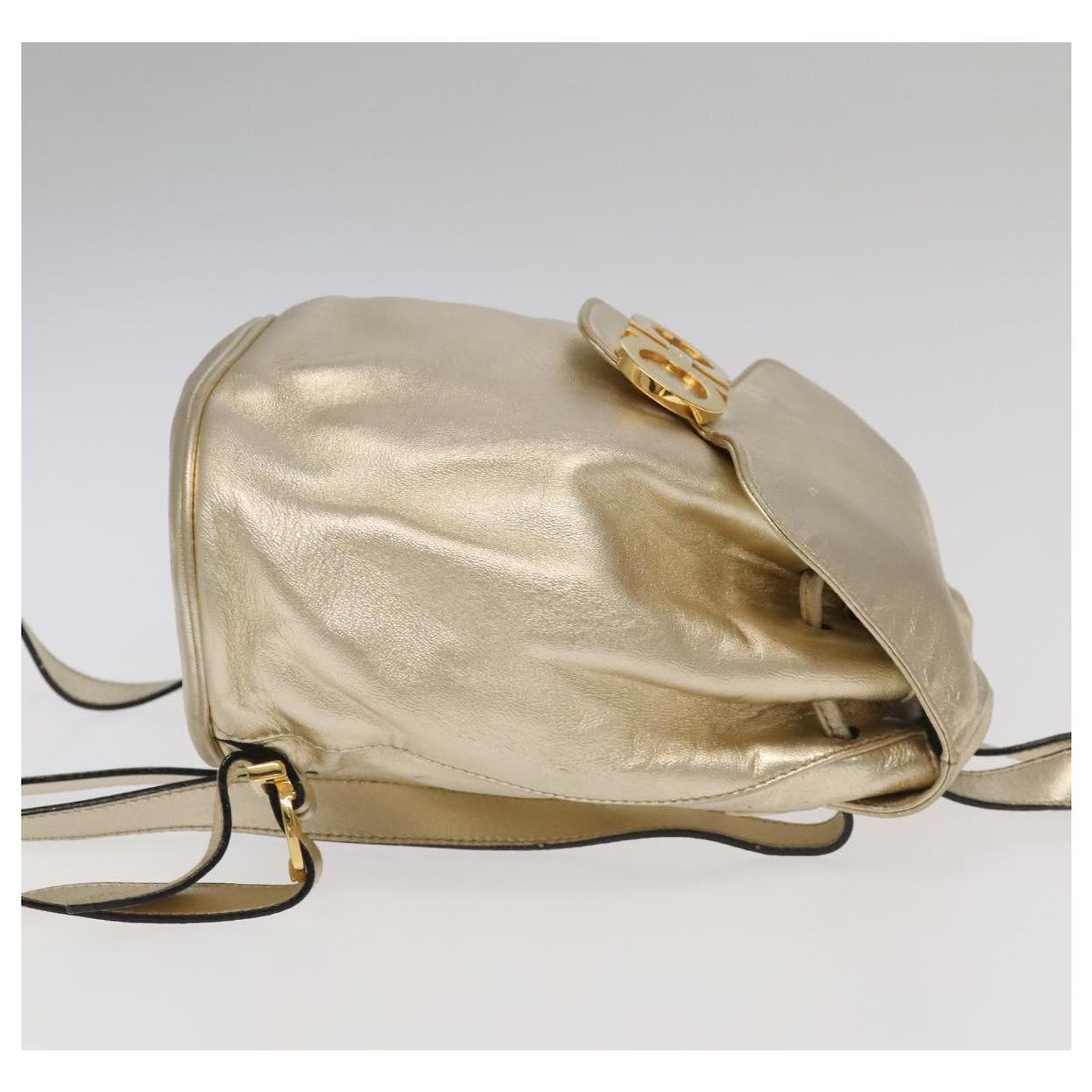 Salvatore Ferragamo Gancini Backpack Leather Gold Auth  display picture 3