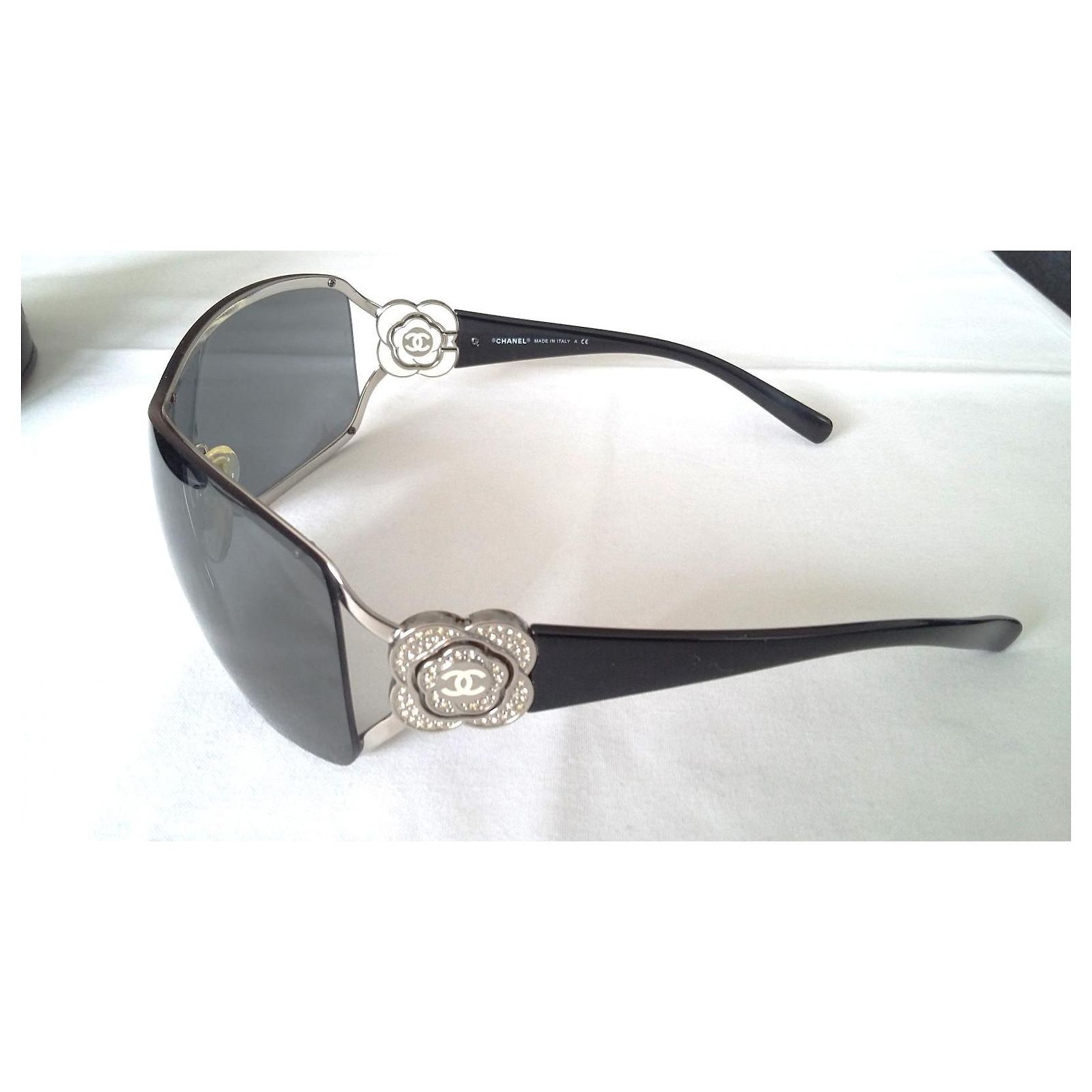 Never Worn - Camelia CHANEL oversize sunglasses Black 