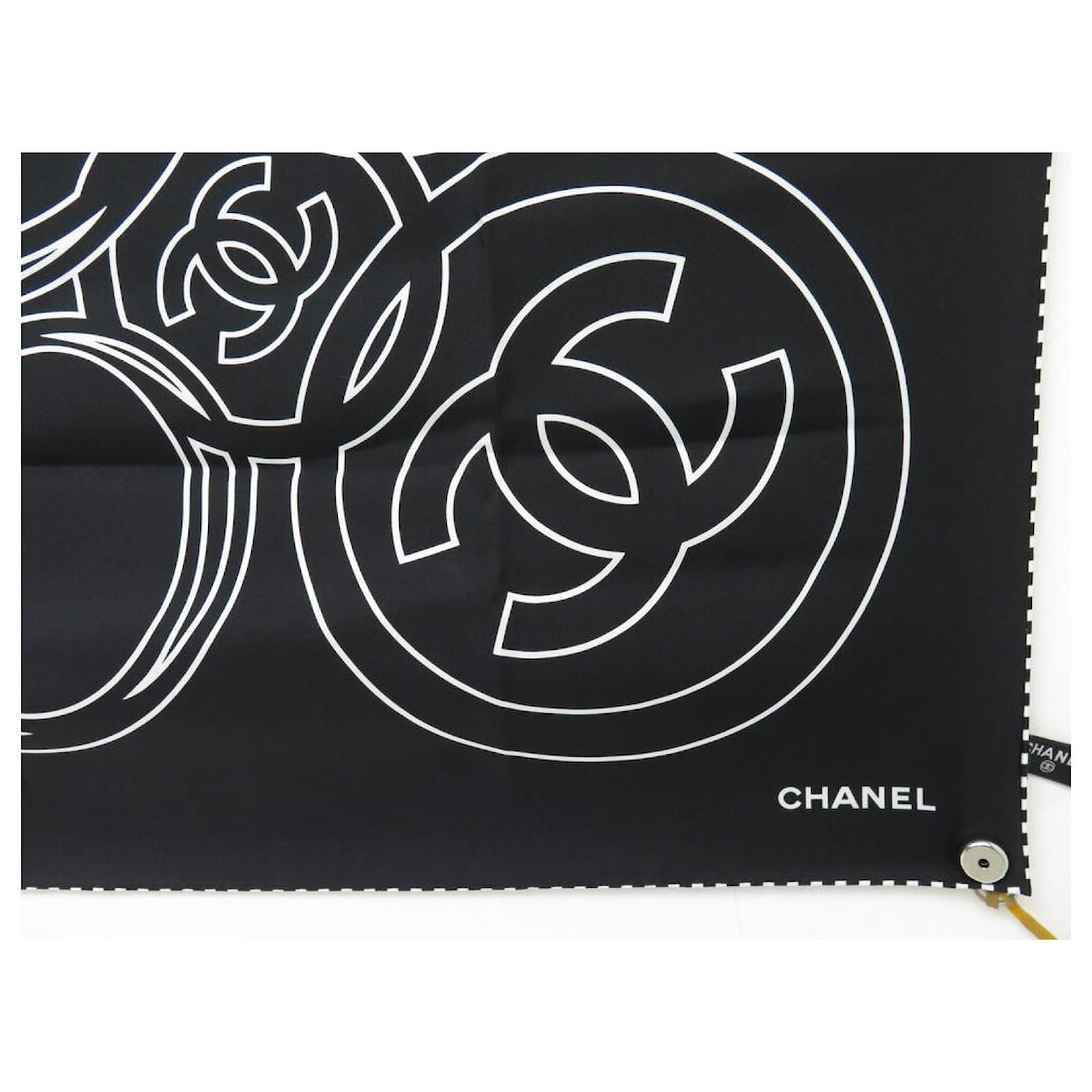 ♡CHANEL♡カシミヤ♡CCロゴグローブ♡ CHANEL LOGO CC CAMELIA 90 SILK BICOLORE SCARF BLACK WHITE