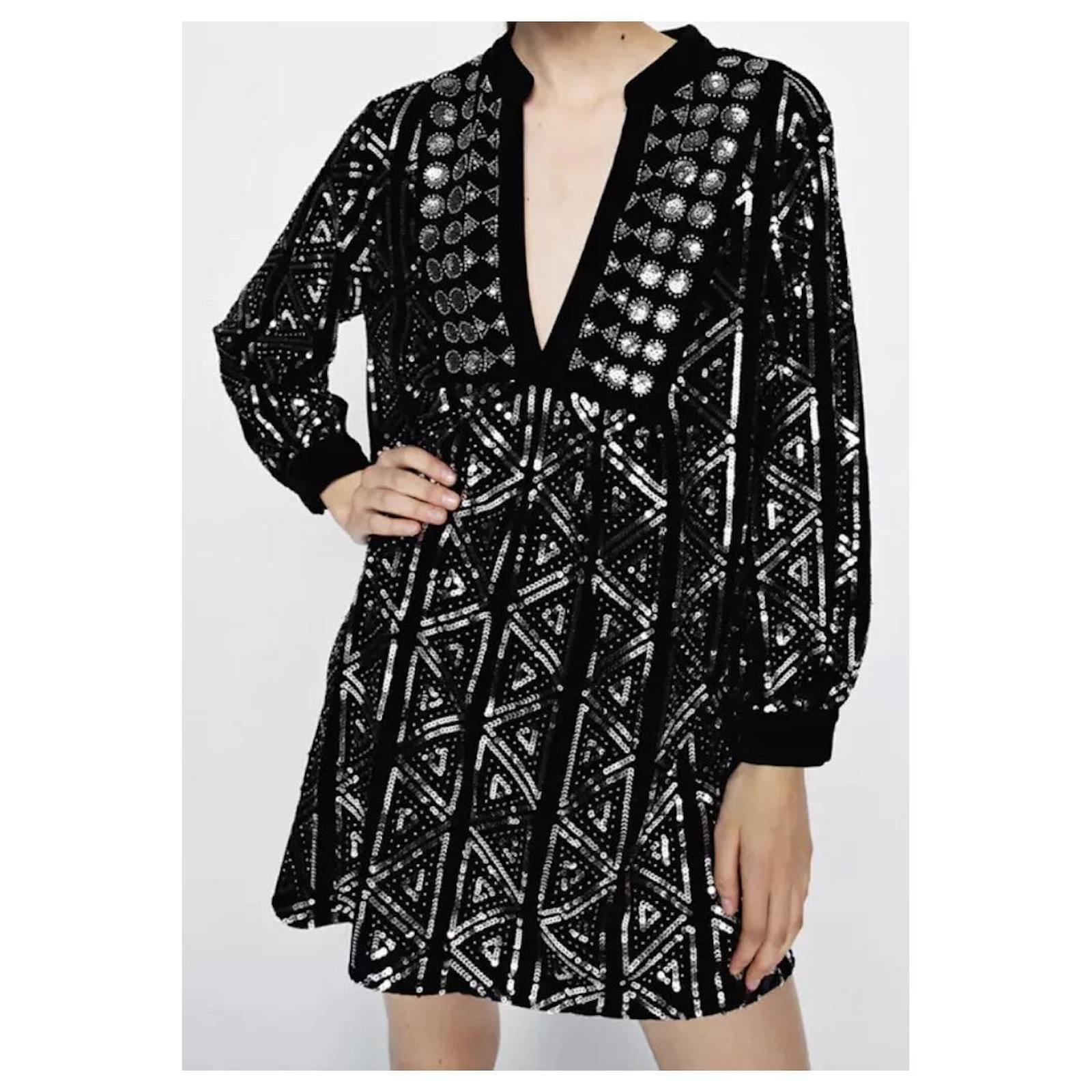 zara embroidered velvet dress ZARA FLORAL PRINTED VELVET LIMITED MIDI DRESS Size M Medium MOST WANTE –  Afashionistastore main image 1