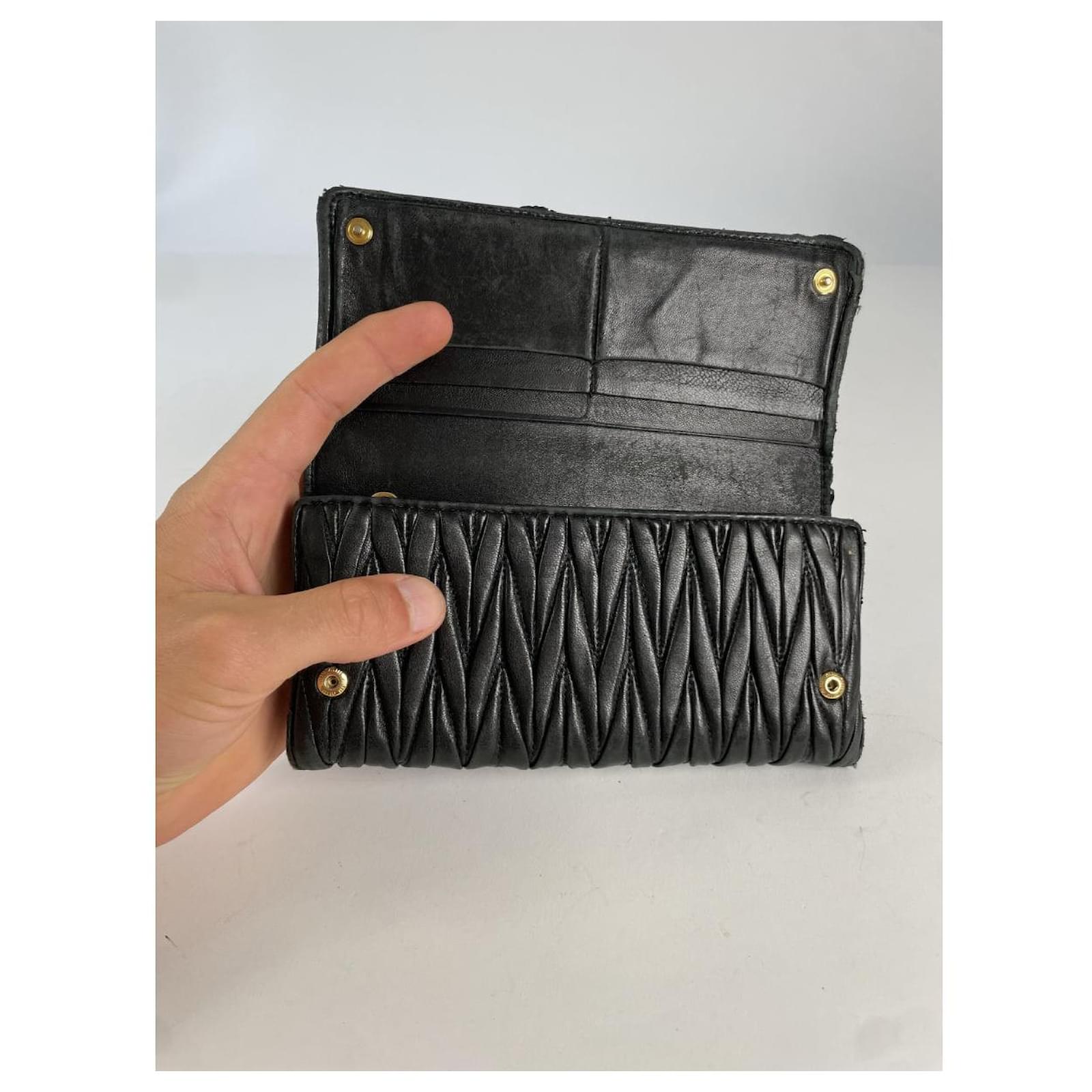 Miu Miu Black Leather Wallet ref.2033259 - Joli Closet
