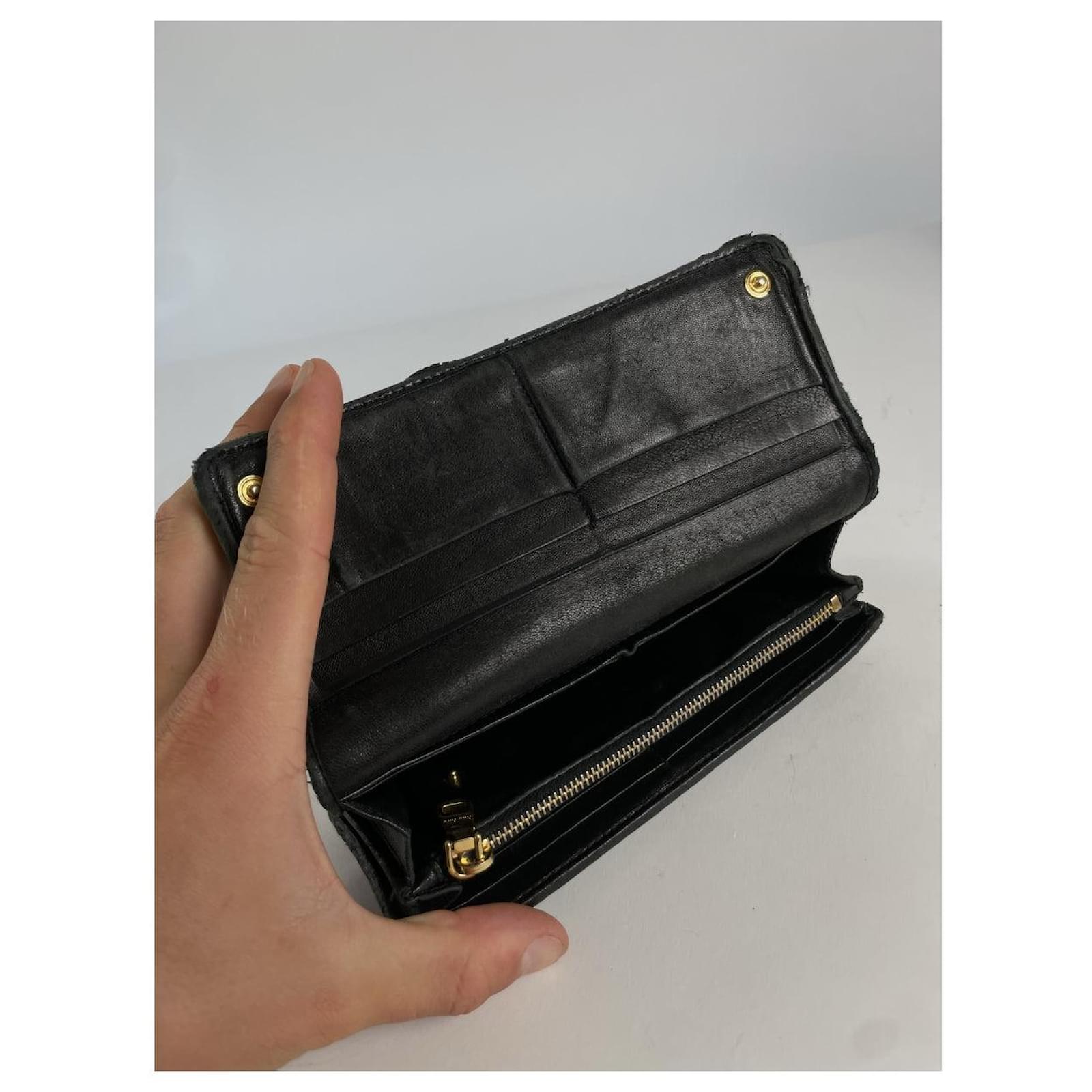 Miu Miu Black Leather Wallet ref.2033259 - Joli Closet