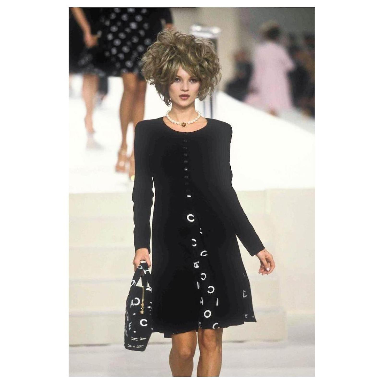 Robe imprimée Alpha Coco de la collection Chanel 97P Printemps