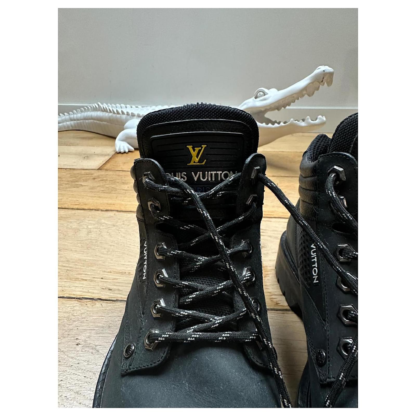 ゆ*か様 Louis Vuitton Botas Negro Gris antr Louis Vuitton Botas Negro Gris antracita Gamuza Nubuck ref