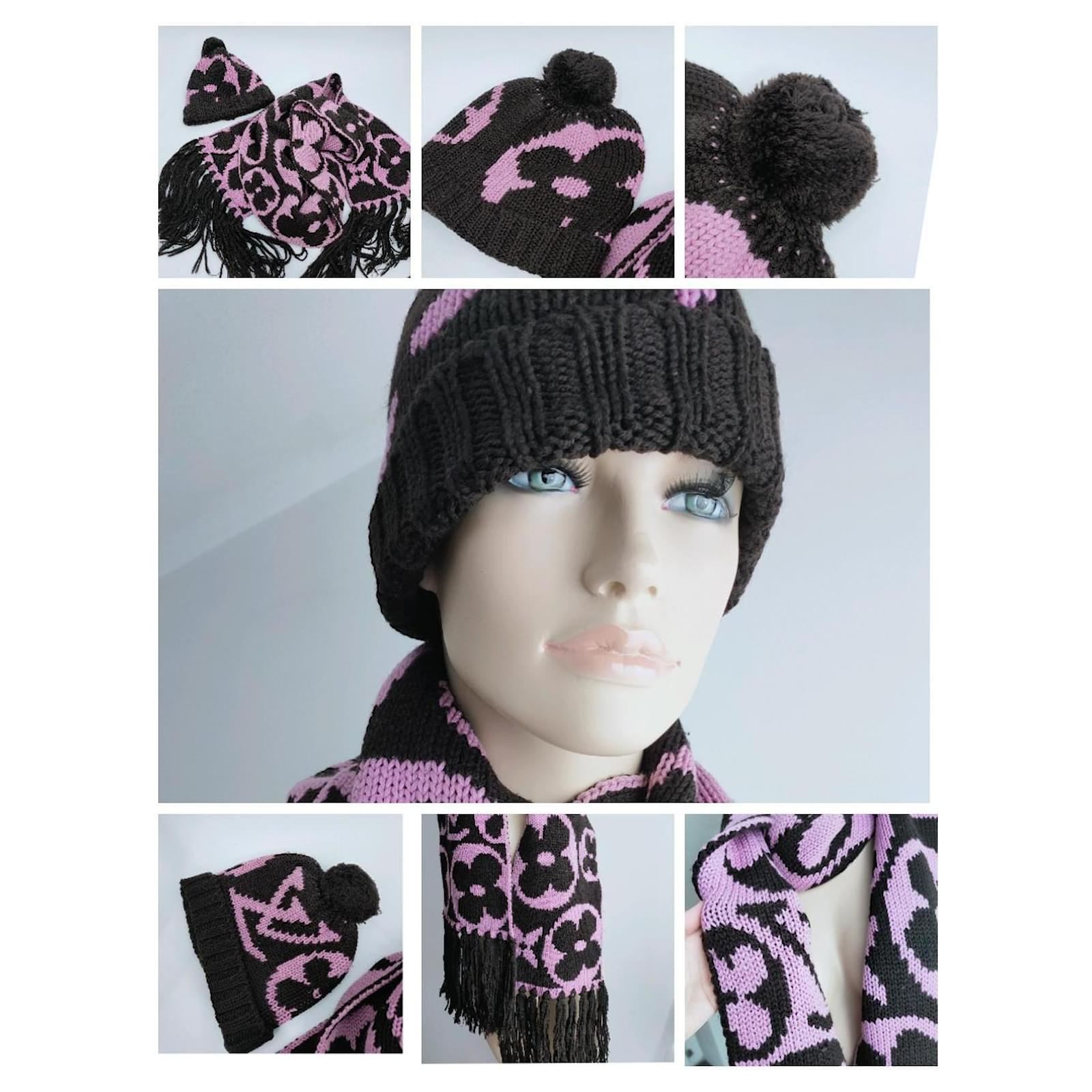 Louis Vuitton Fringe LV iconic Logo Wool Set Pom Pon Beanie +
