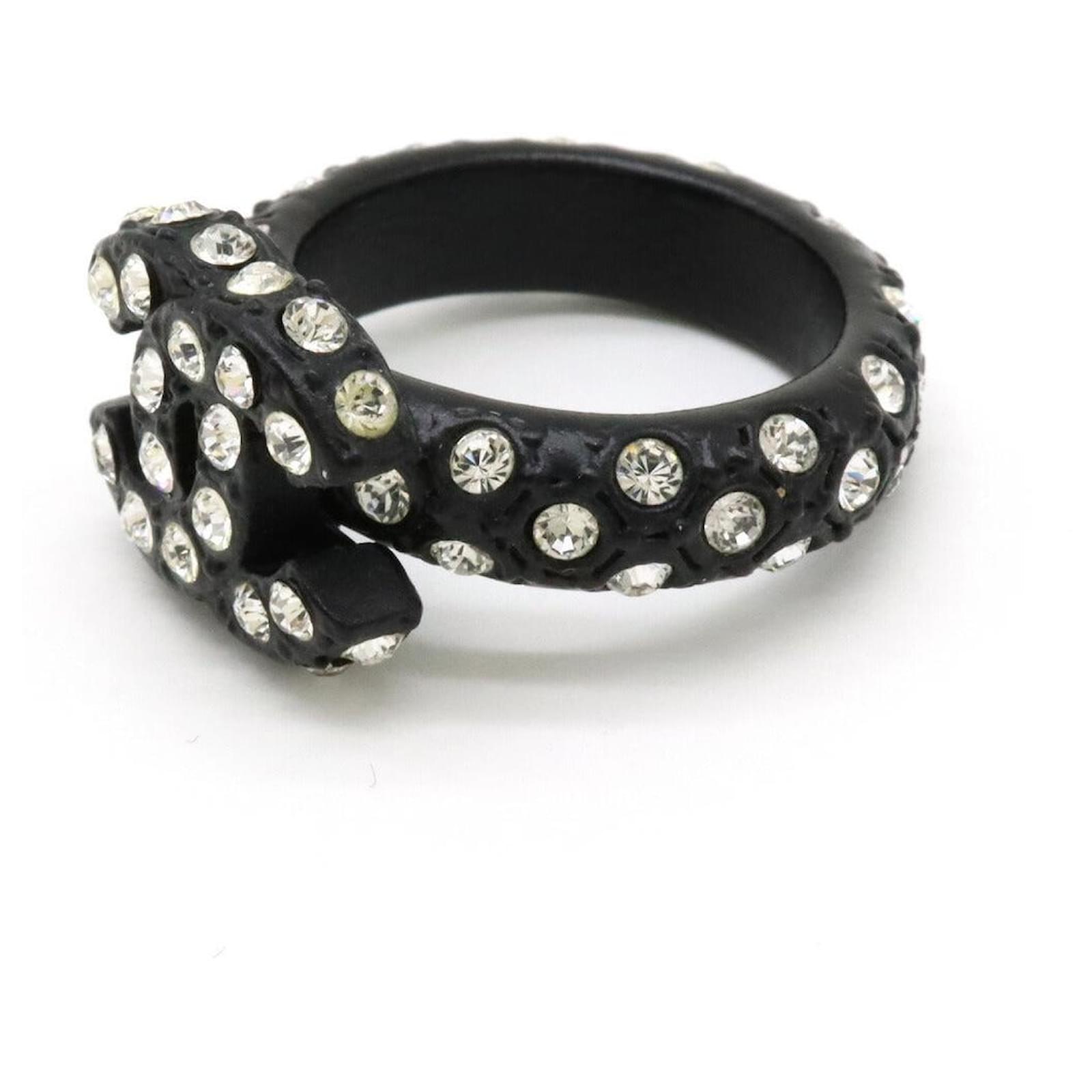 Chanel Coco Mark Ring Black Plastic ref.2210022 - Joli Closet