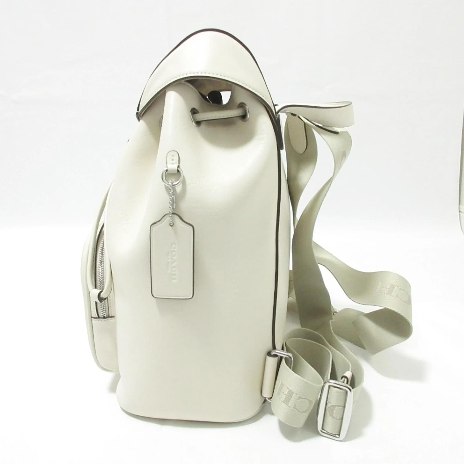COACH ホワイト リュック・バックパック COACH ホワイトレザーリュック