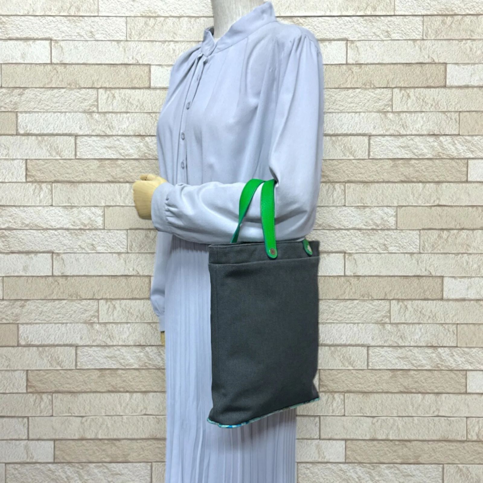 Breloque HERMES Petit H Caméléon Cuir Marron/vert - Occasion Très Bon état, Charm Féminin