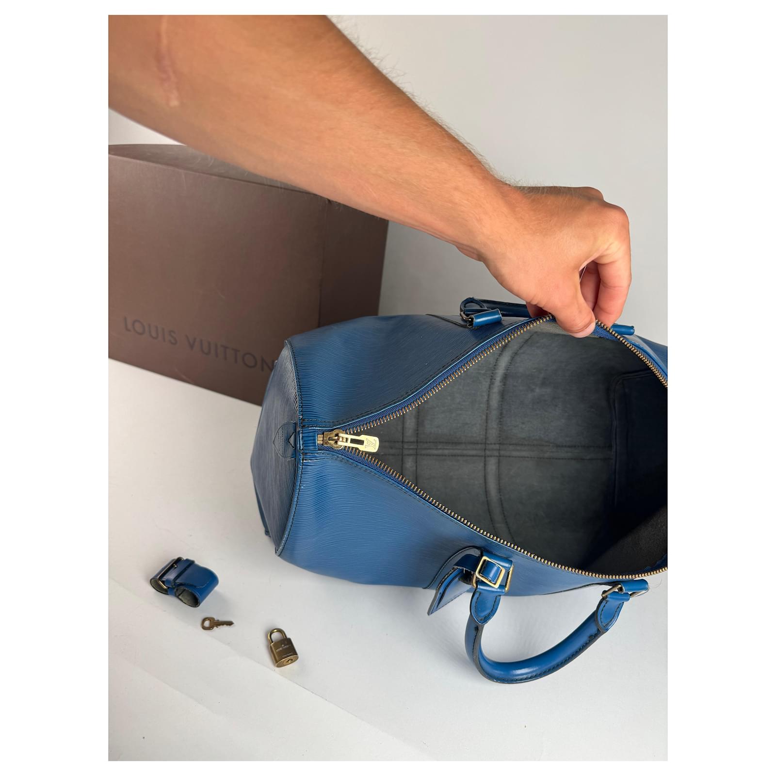 Keepall Vintage Louis Vuitton EPI Leather Duffel bag blue  ref.2230147