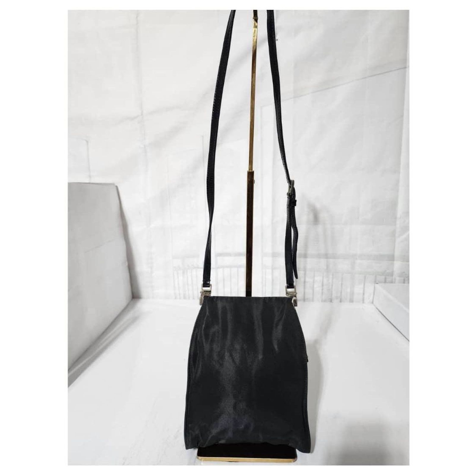 Pochette Nylon Noir Vintage à Bandoulière - Occasion, Style épaule - Sac Pratique Et Léger