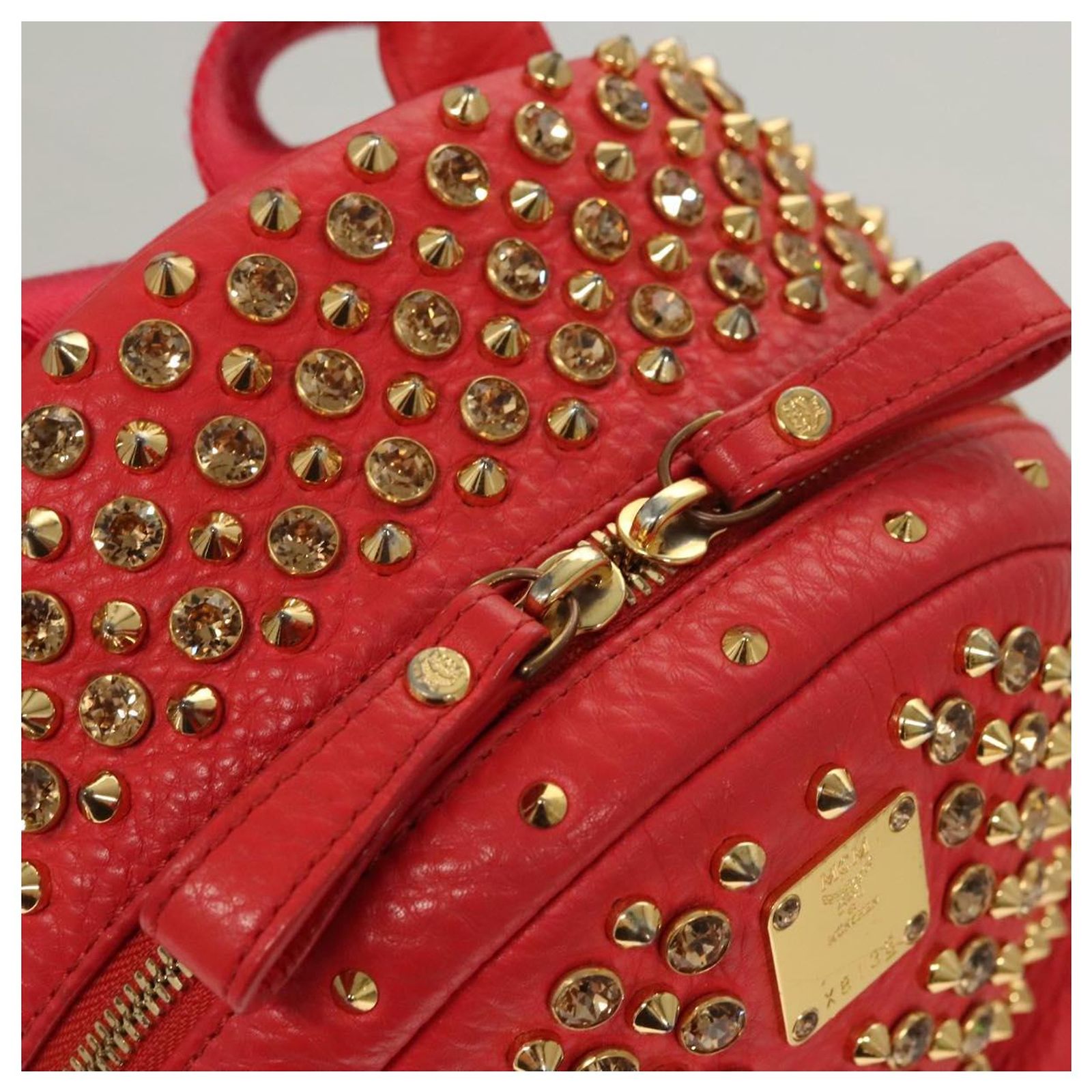 MCM Studs Backpack Leather Red Gold Auth 122310 Golden ref  display picture 2