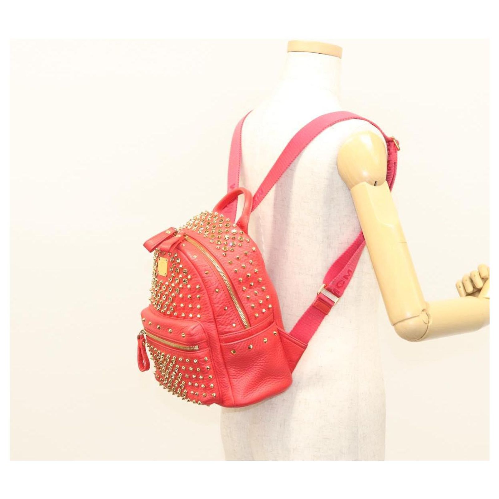 MCM Studs Backpack Leather Red Gold Auth 122310 MCM Studs Backpack Leather Red Gold Auth 122310 Golden ref  main image 2