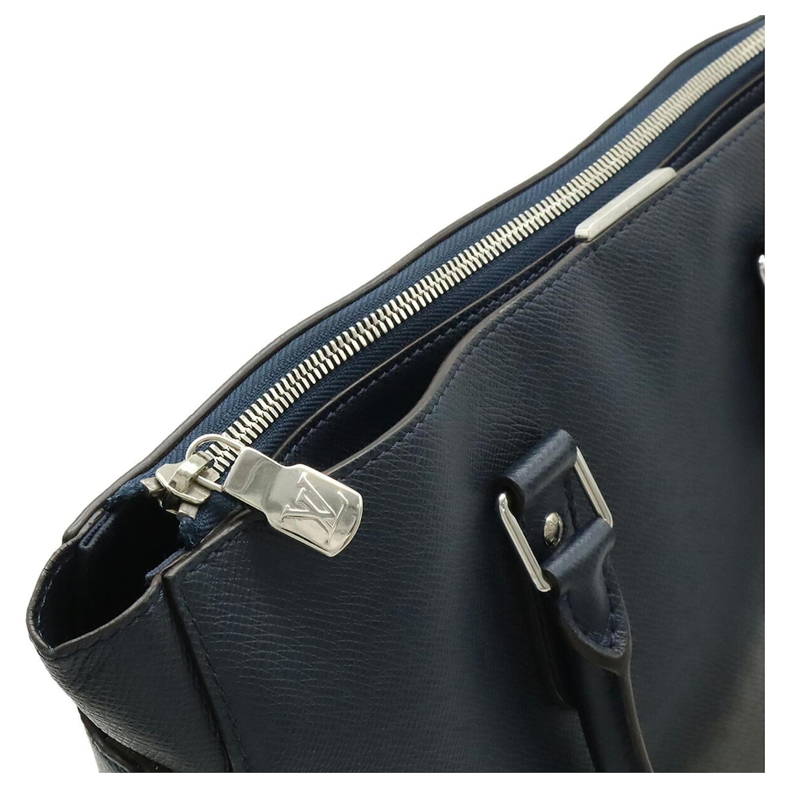 Louis Vuitton Taiga Anton Tote Bag Navy blue Leather ref.2247882