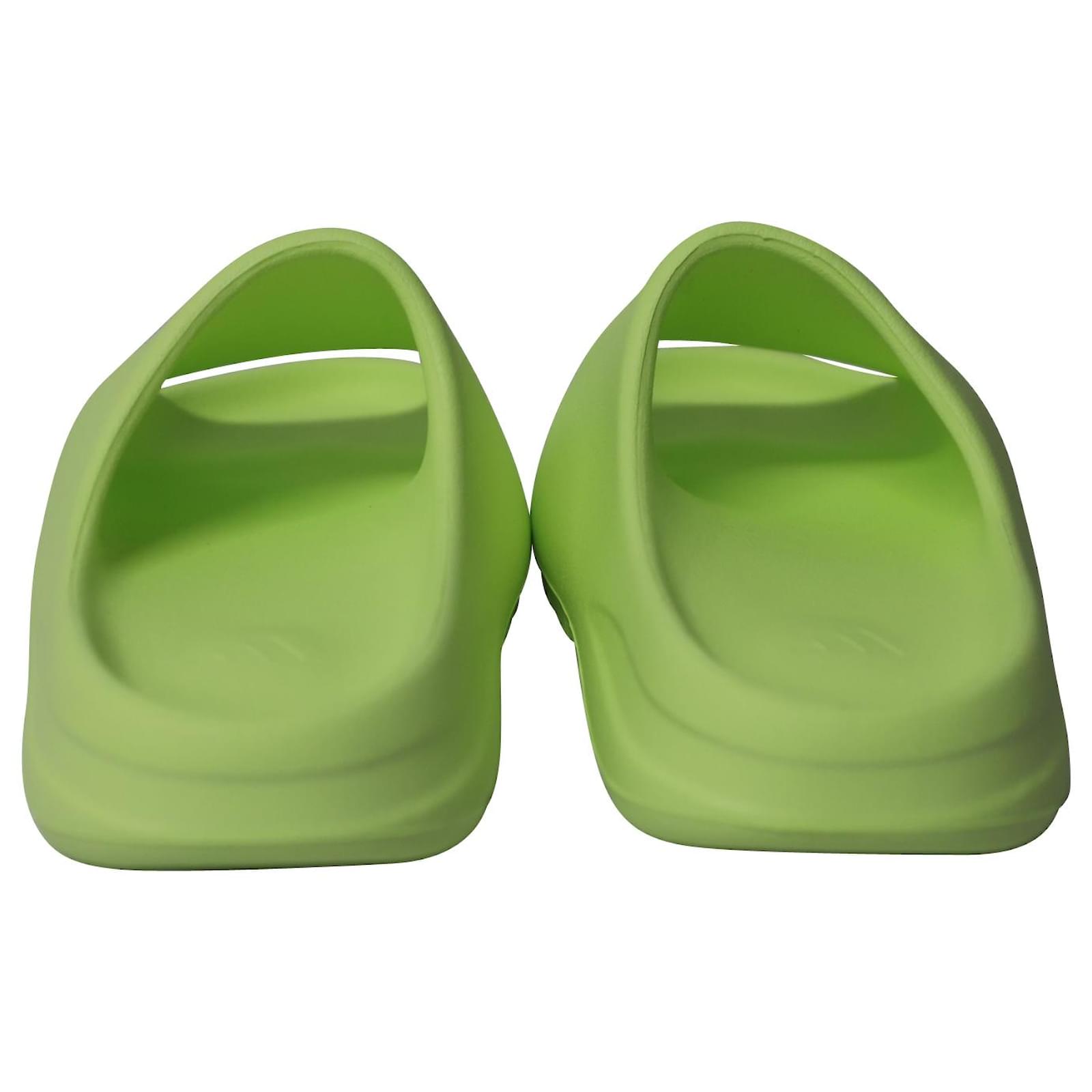 Adidas Yeezy Slides in plastica verde fluorescente