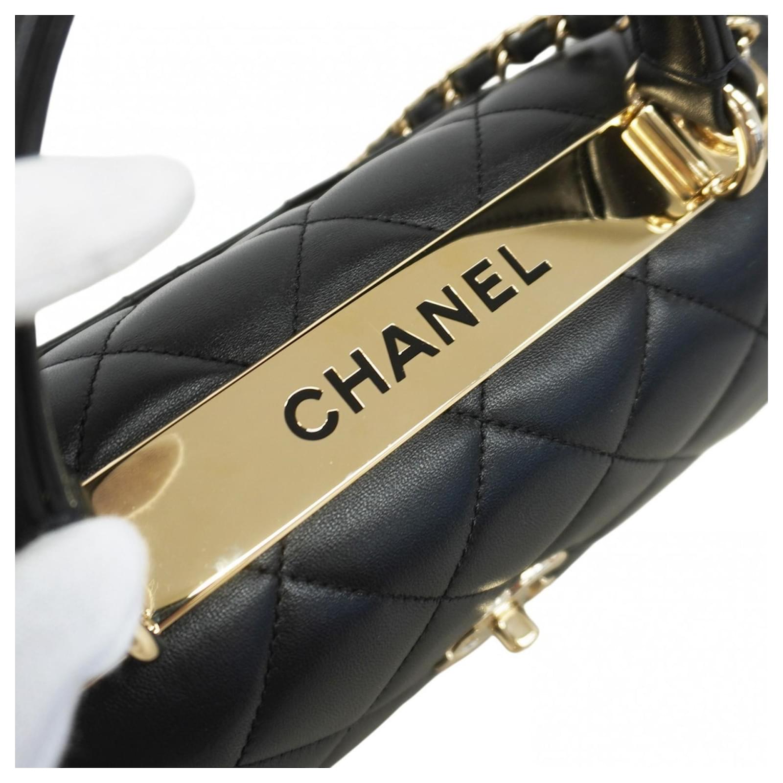 Chanel Black Lambskin Handbag Leather ref.2268100 - Joli Closet