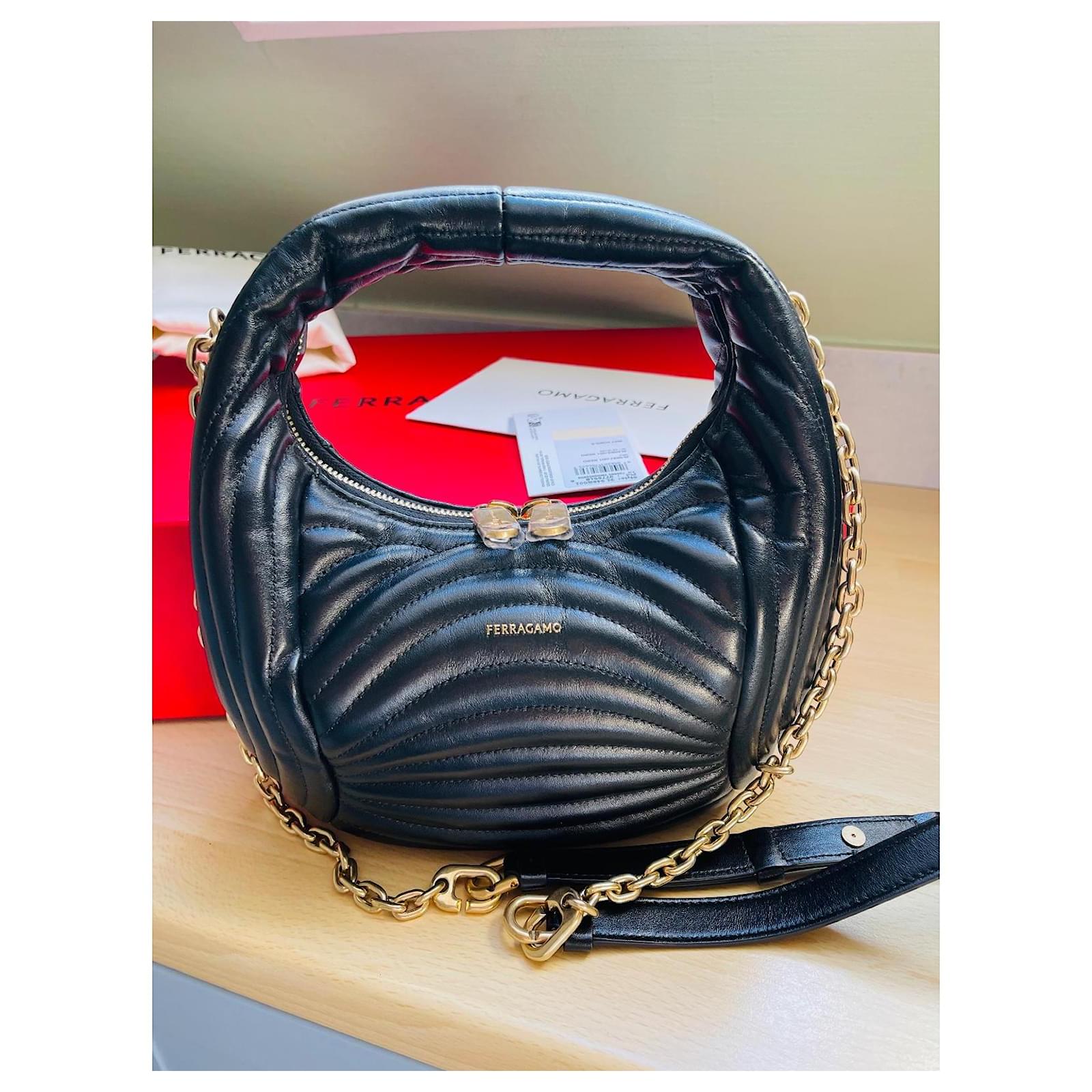 Salvatore Ferragamo Quilted hobo size M Black Leather ref