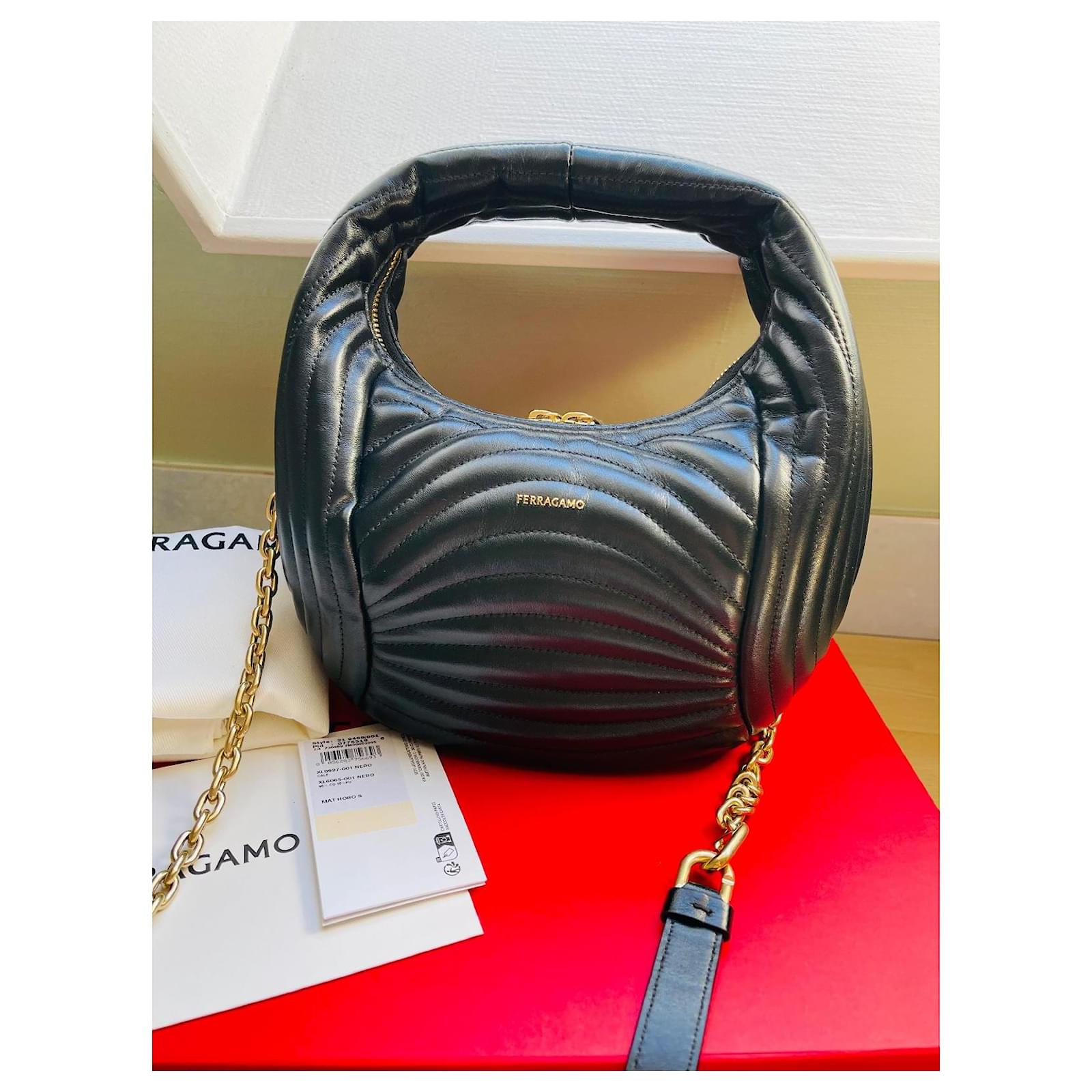 Salvatore Ferragamo Quilted hobo size M Black Leather ref