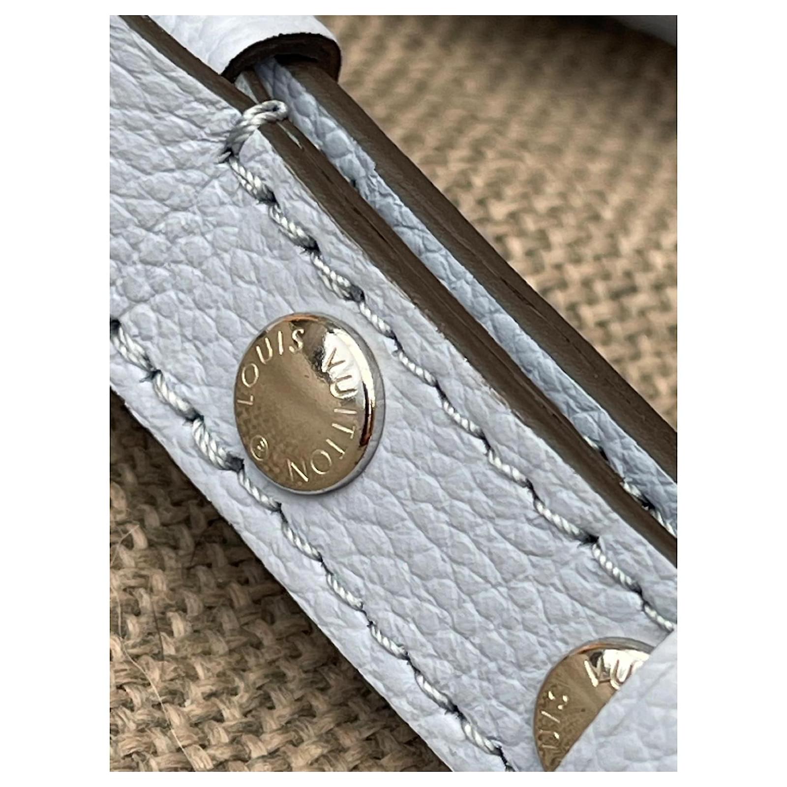Louis Vuitton Clutch bags Blue Leather  ref.2287651