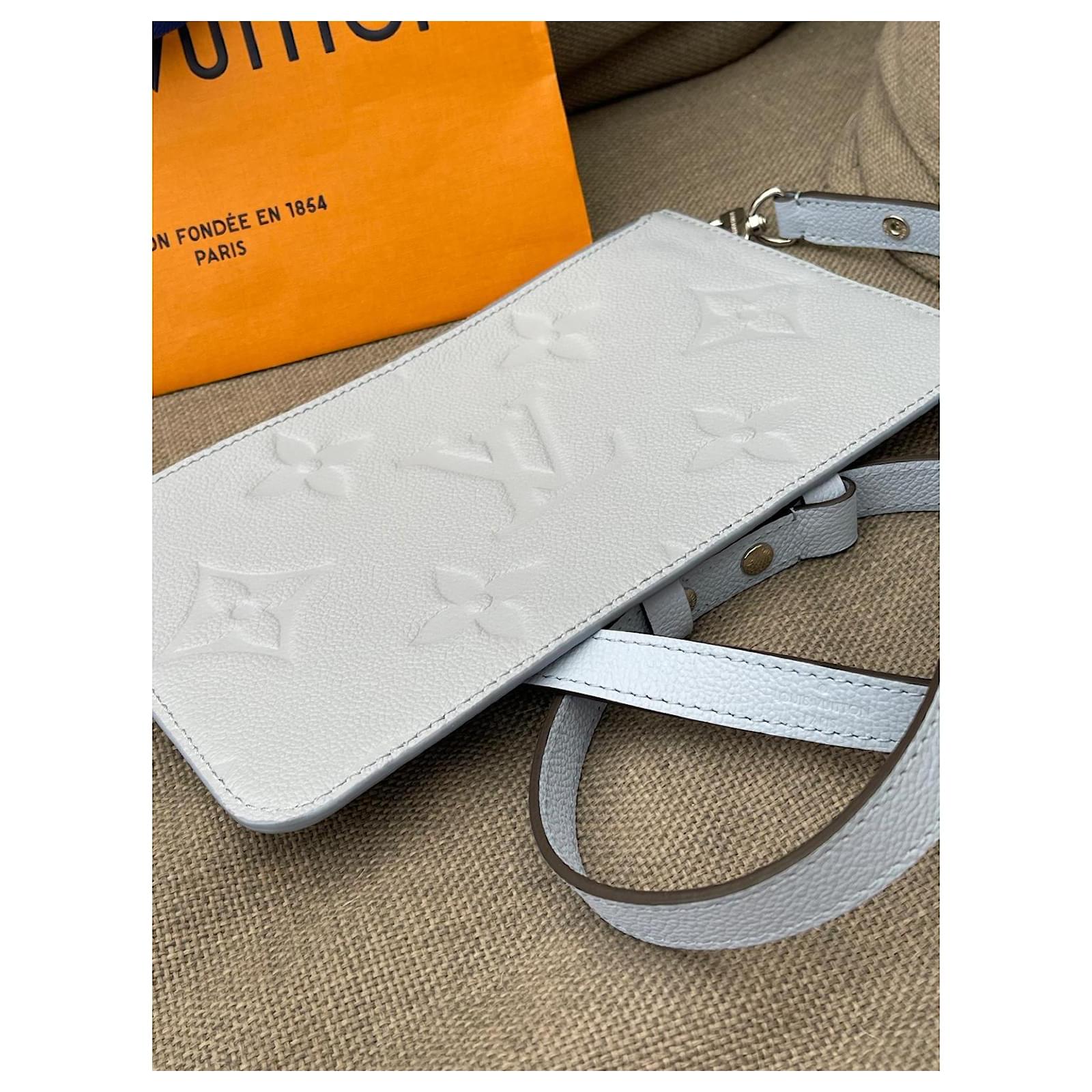 Louis Vuitton Clutch bags Blue Leather  ref.2287651
