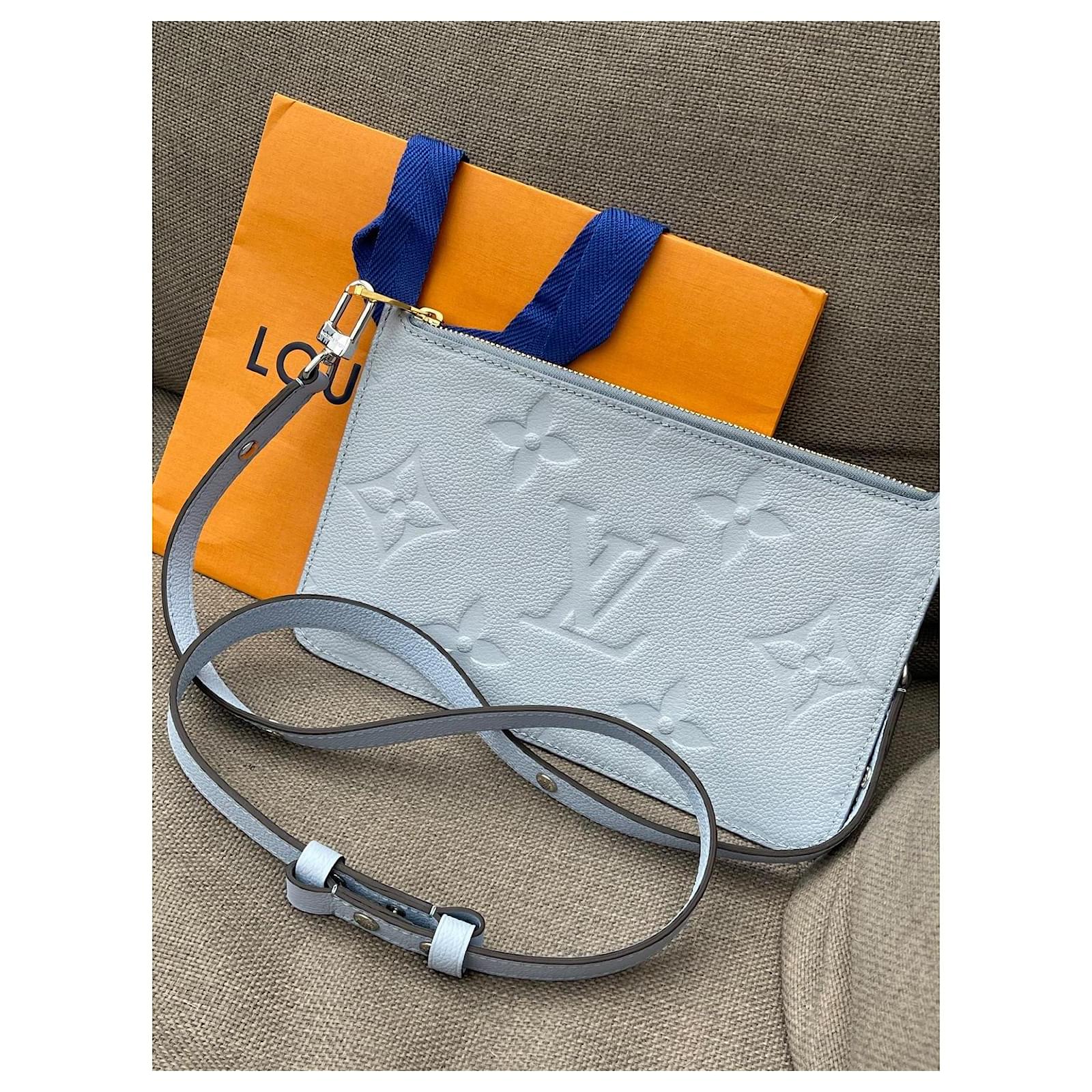 Louis Vuitton Clutch bags Blue Leather  ref.2287651