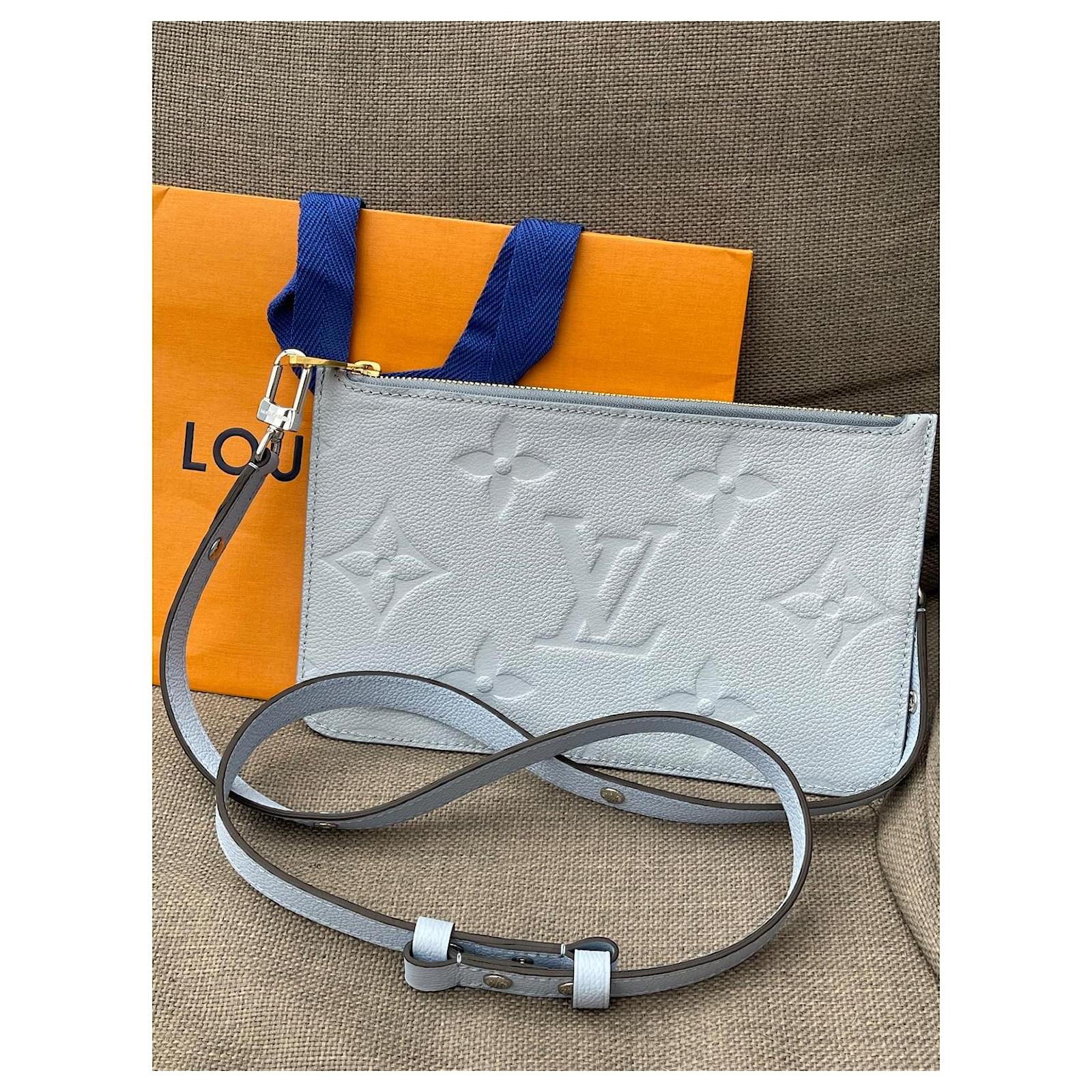 Louis Vuitton Clutch bags Blue Leather  ref.2287651