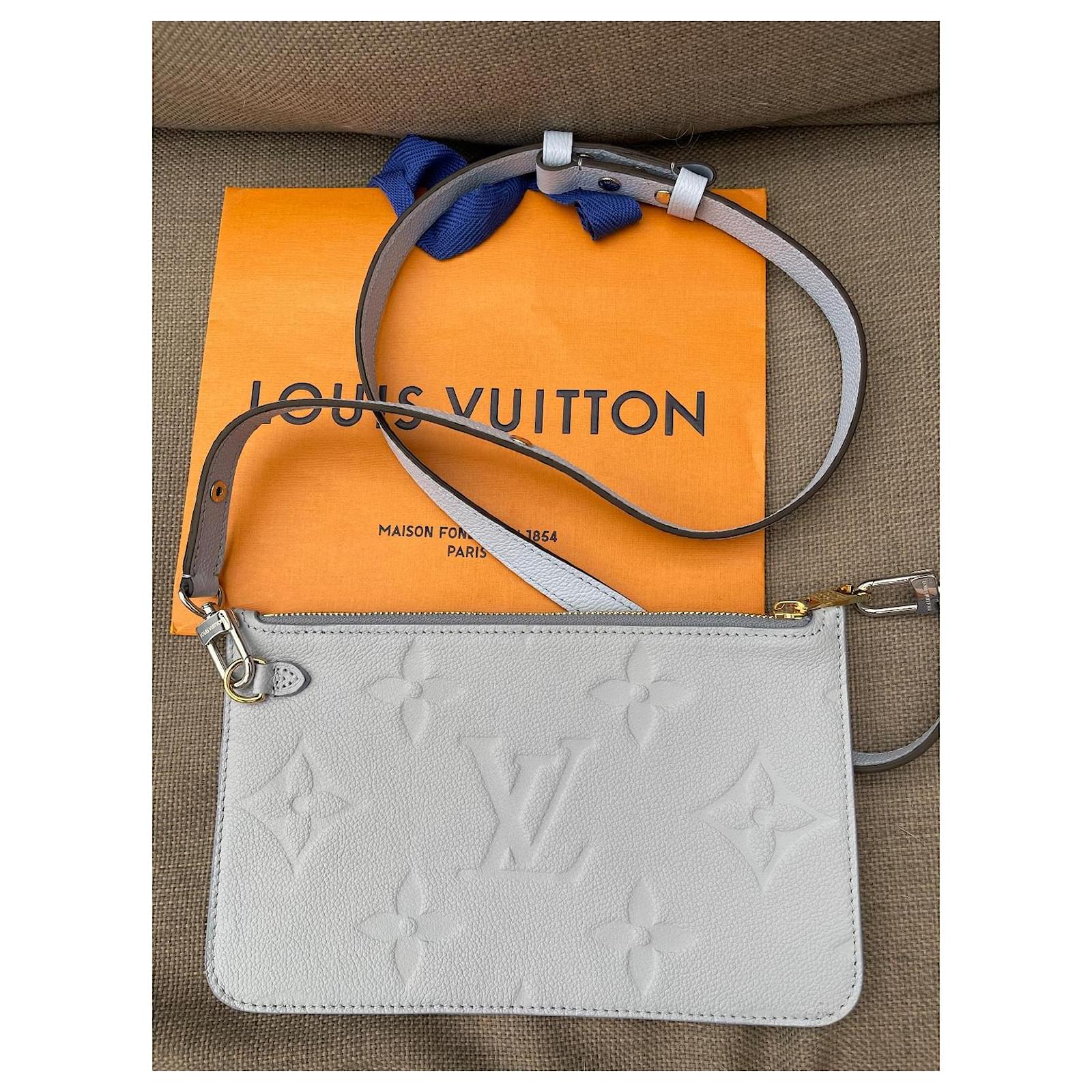 Louis Vuitton Clutch bags Blue Leather  ref.2287651