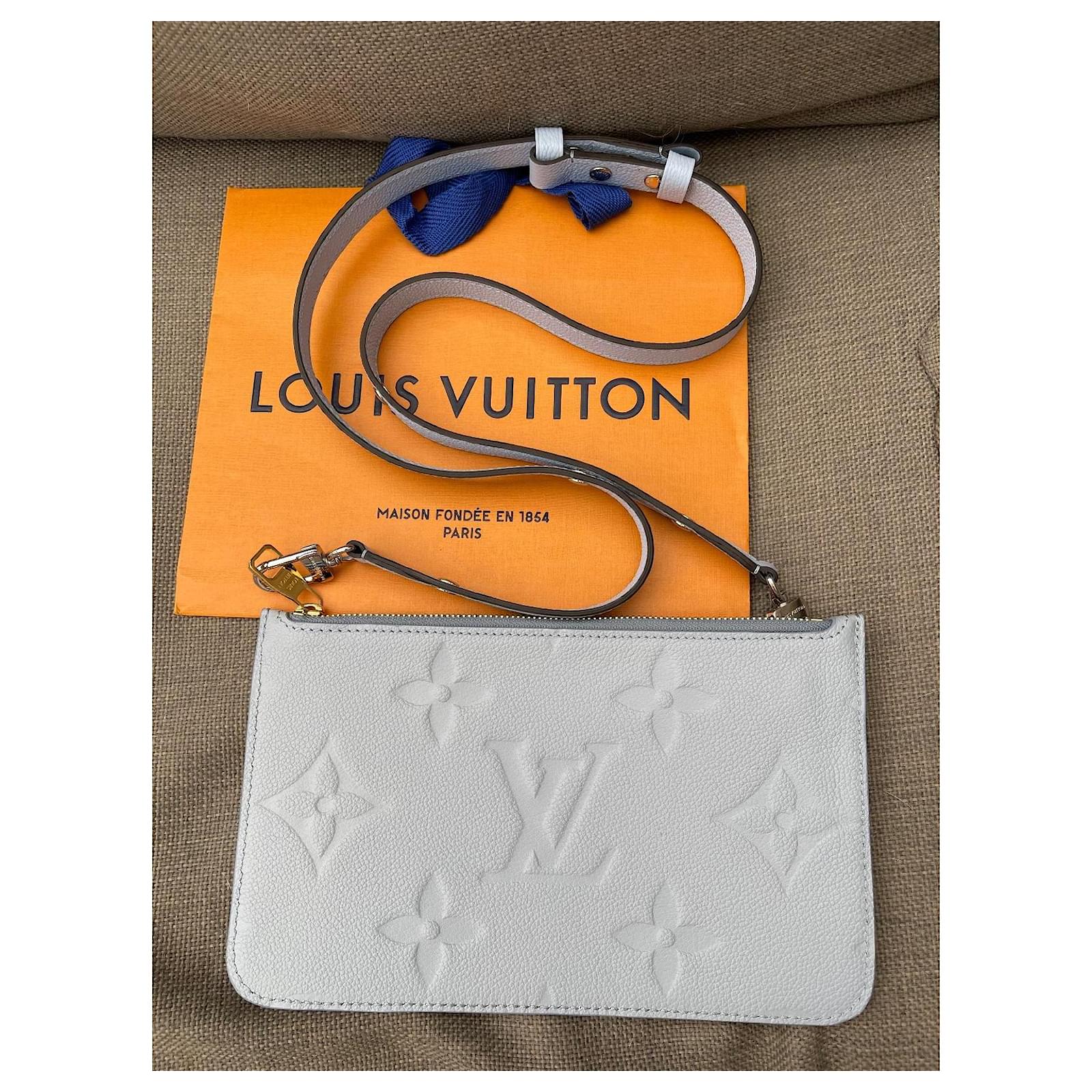 Louis Vuitton Clutch bags Blue Leather  ref.2287651