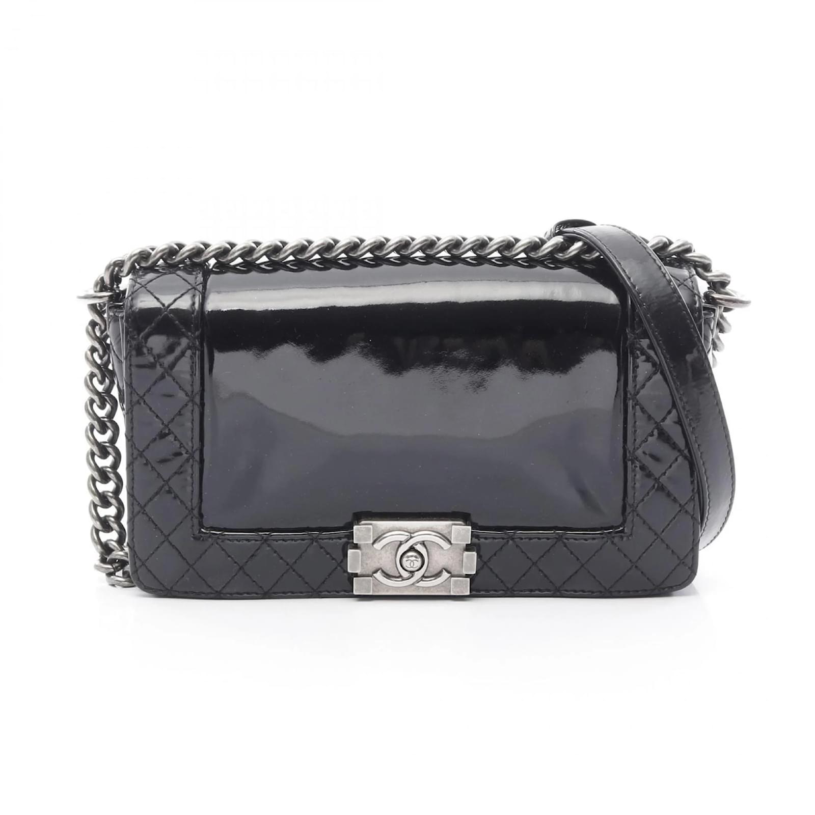 Chanel Boy Chanel Shoulder Bag in Black Patent Leather ref