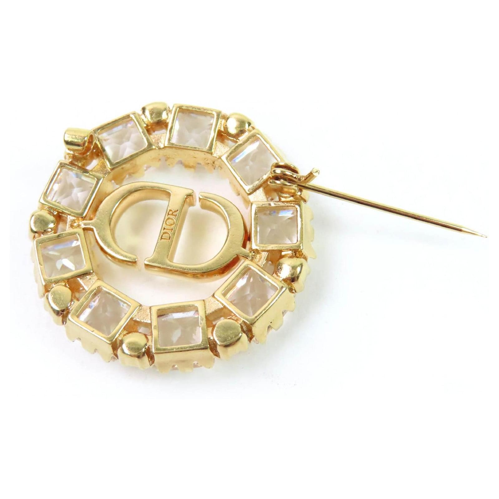 Christian Dior PETIT CD Brooch Golden Metallic Metal ref.2316430