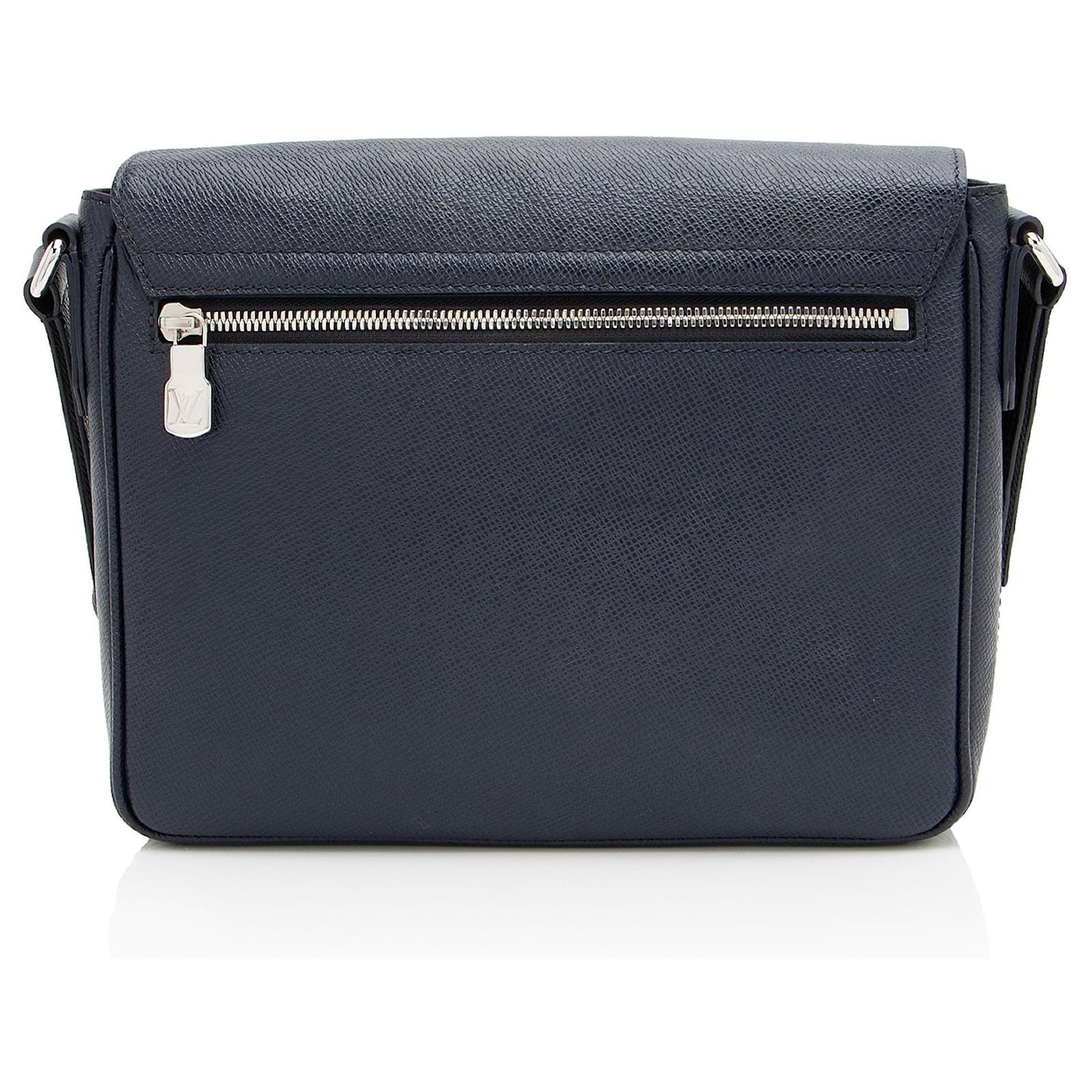 Louis Vuitton Taiga Leather District PM Messenger Blue ref