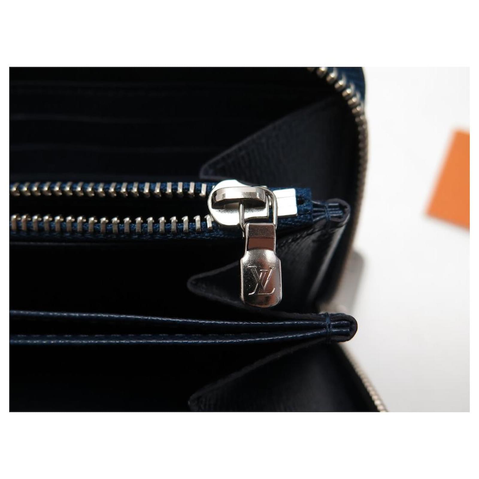 LOUIS VUITTON ZIPPY ORGANIZER IN NAVY BLUE EPI LEATHER WALLET  ref.2334580