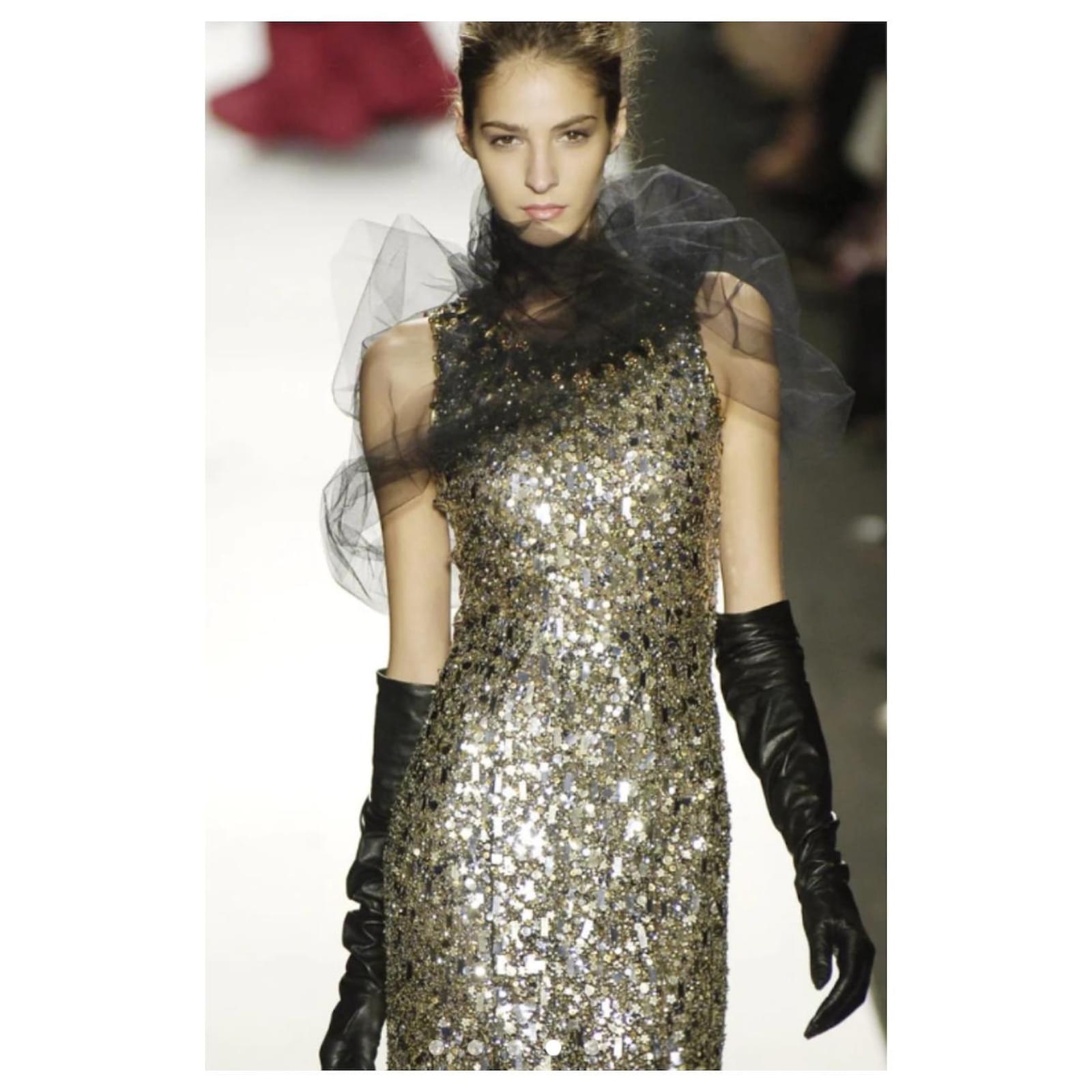 oscar de la renta gold sequin dress Oscar De La Renta Sequin-Scallop Embroidered Gown - Gold