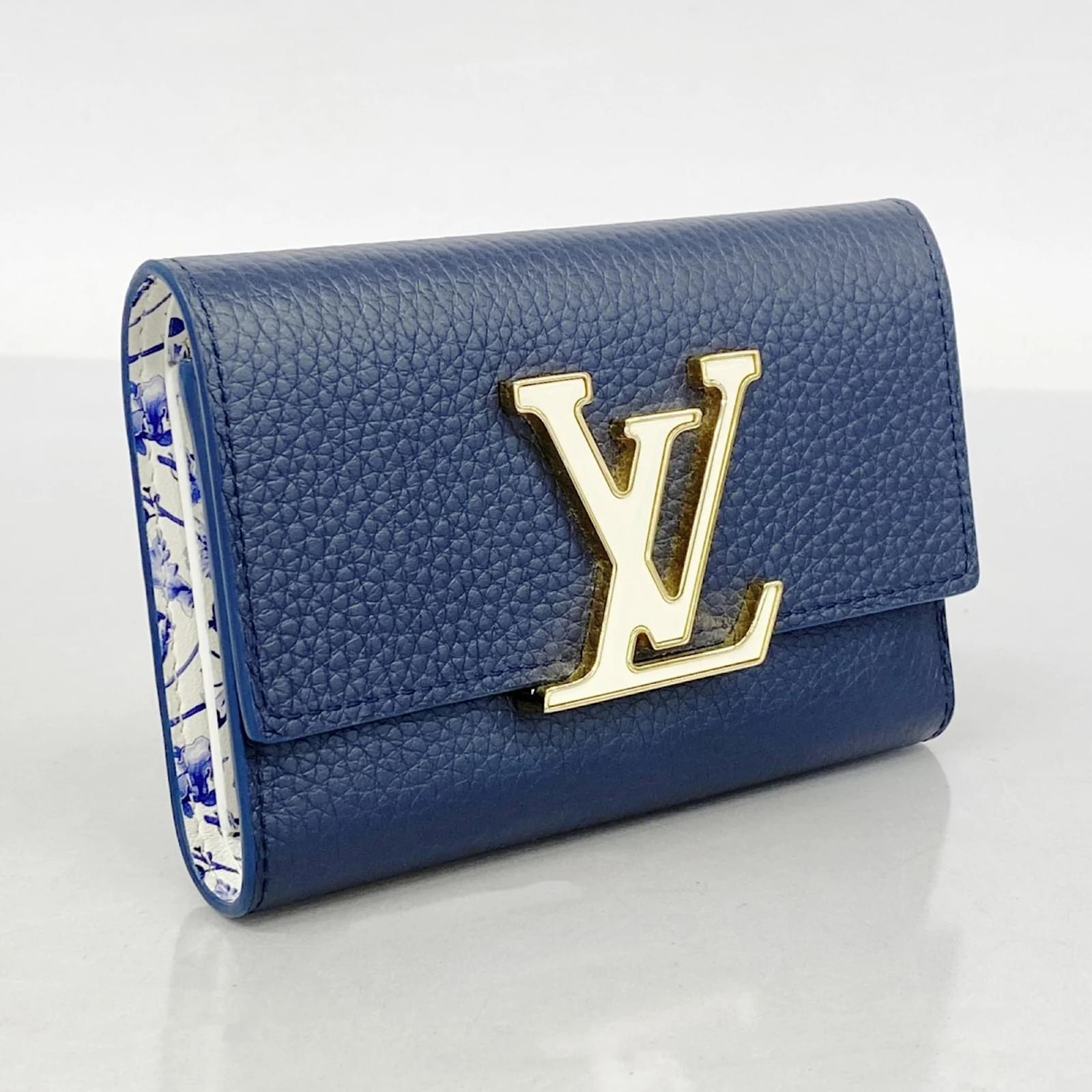 Capucines Louis Vuitton Tri-fold Wallet  ref.2350479