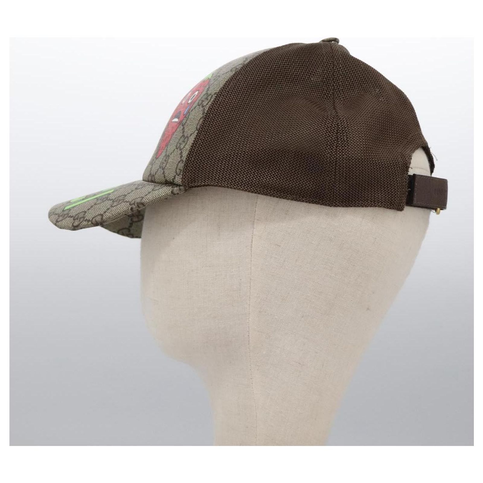 GUCCI GG Supreme Strawberry baseball Cap PVC XL Beige 700665 Auth am7681V GUCCI GG Supreme Strawberry baseball Cap PVC XL Beige 700665  main image 3