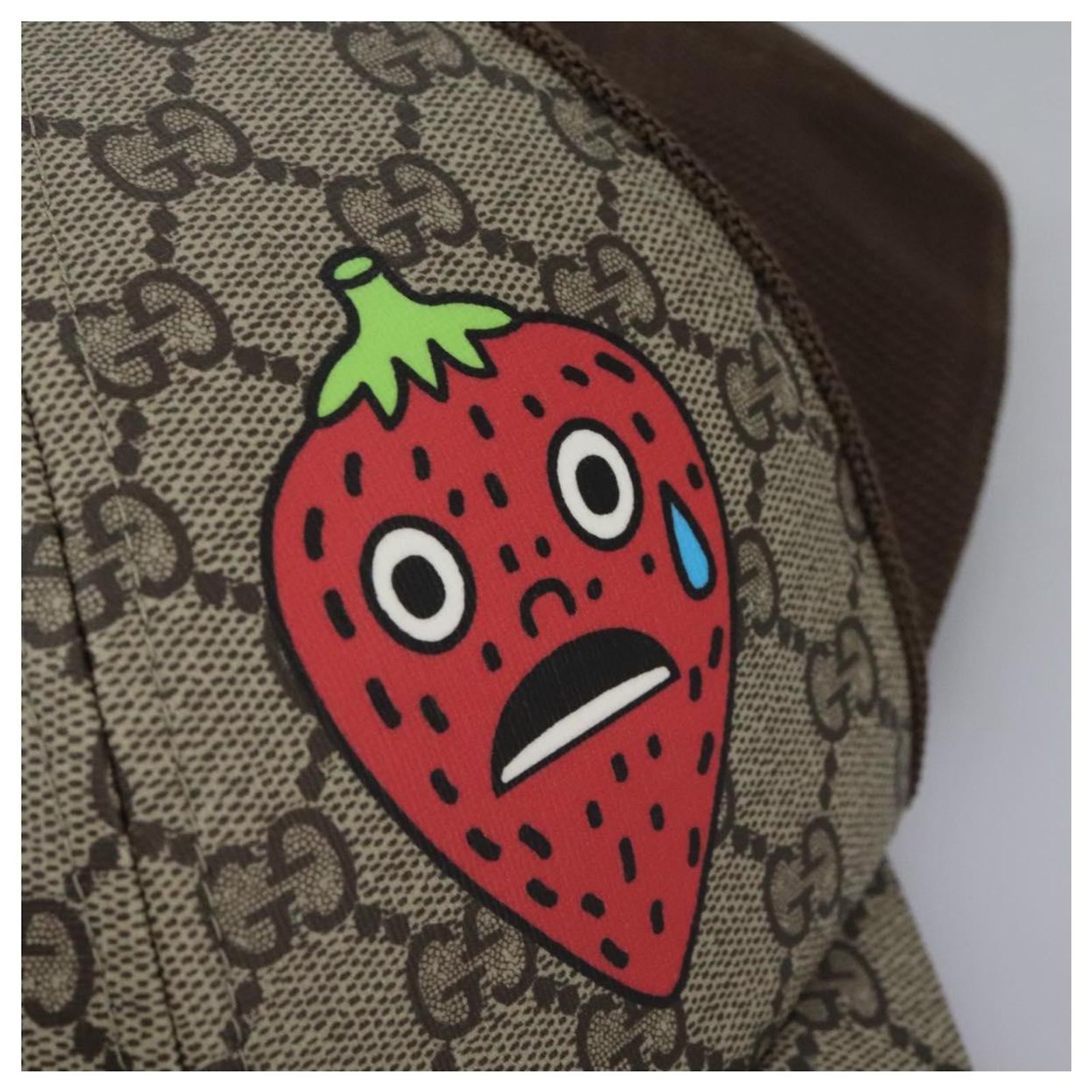 GUCCI GG Supreme Strawberry baseball Cap PVC XL Beige 700665  display picture 3