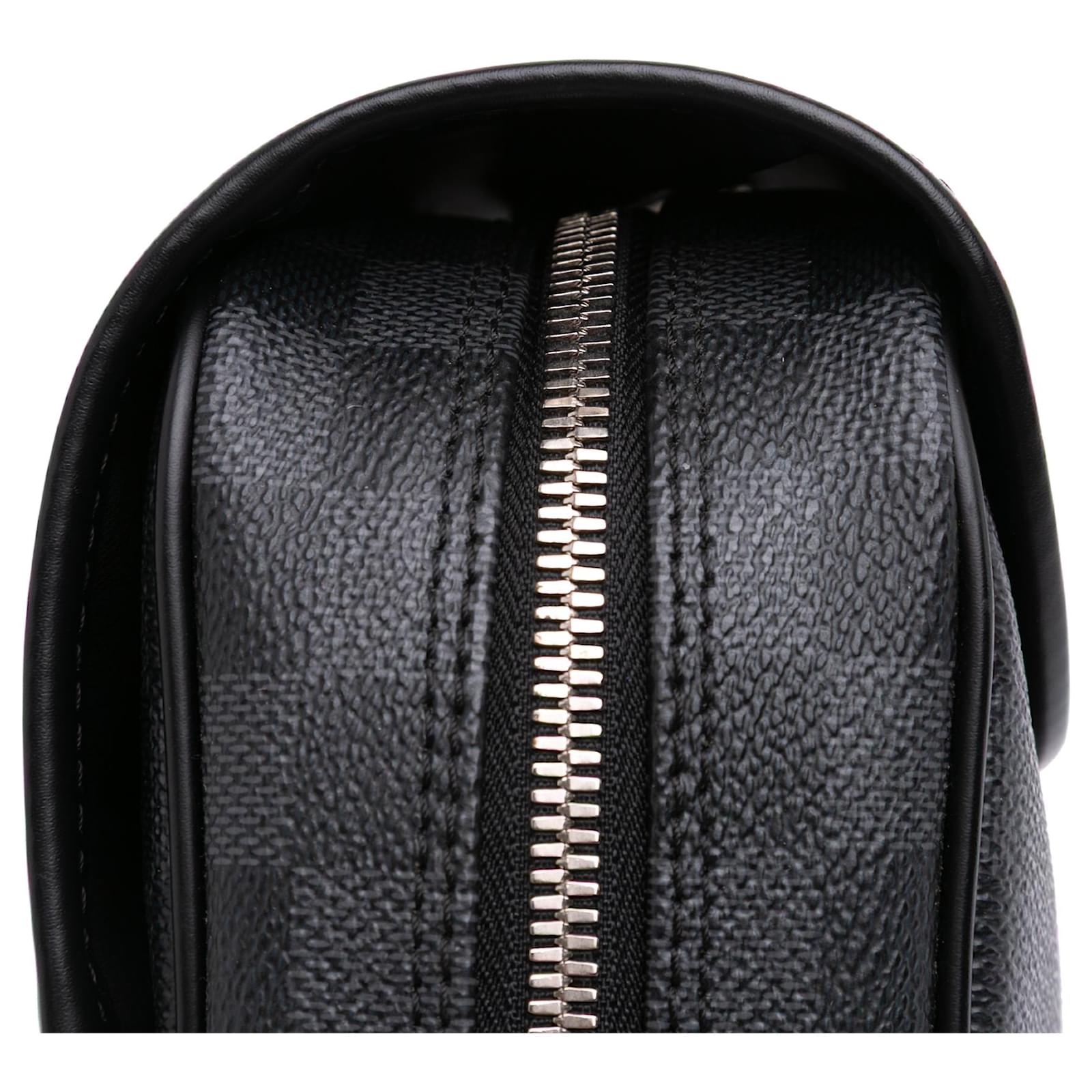 Louis Vuitton Black Damier Graphite Hanging Toiletry Kit Pouch Cloth  ref.2400747