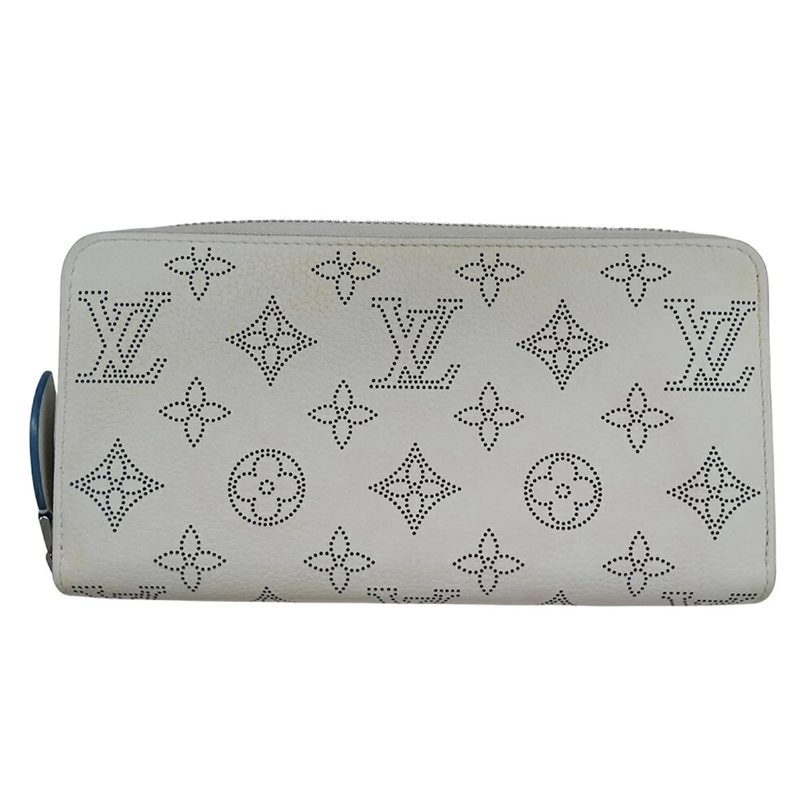 Louis Vuitton Mahina Women's Zippy Wallet Blue Leather  ref.2401566
