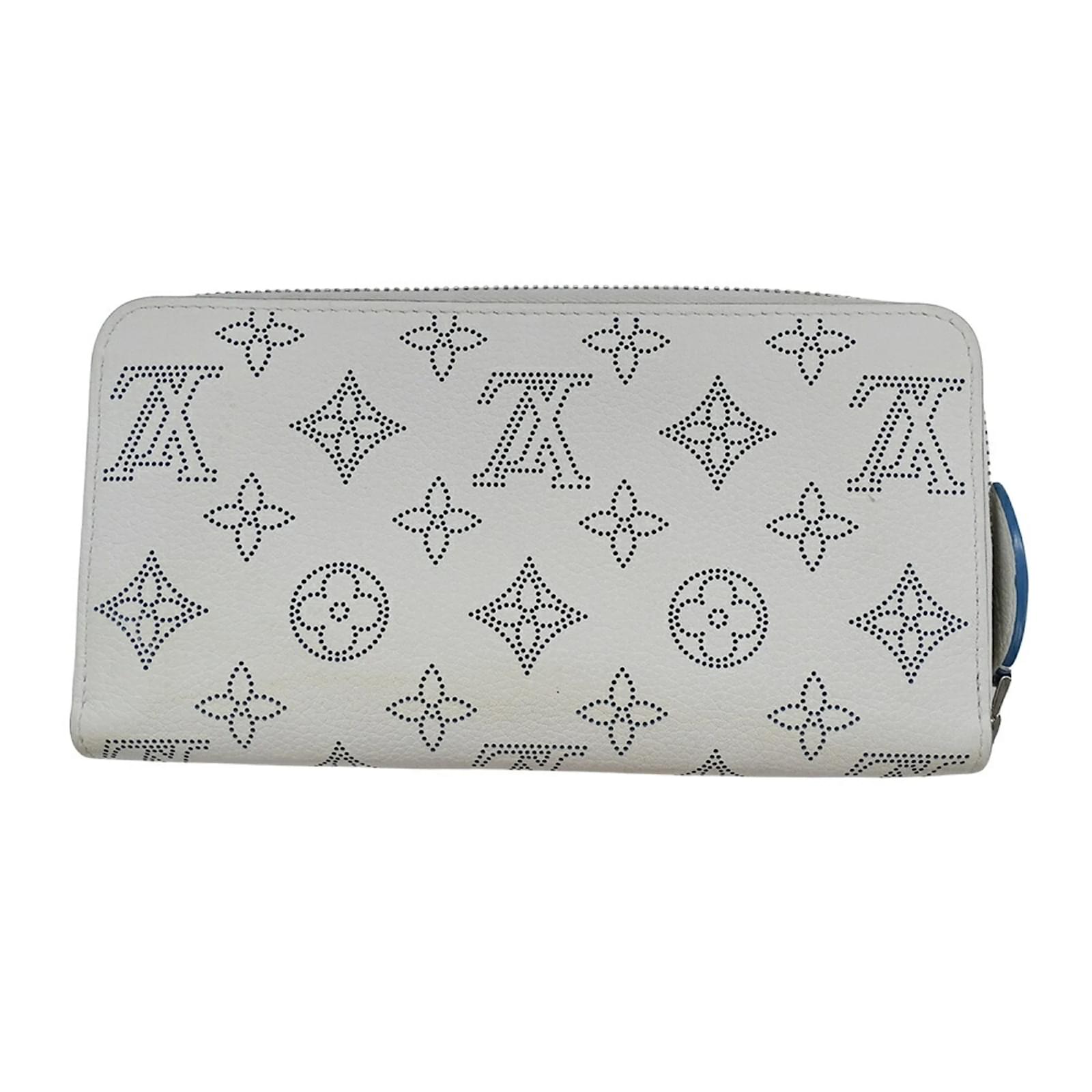 Louis Vuitton Mahina Women's Zippy Wallet Blue Leather  ref.2401566