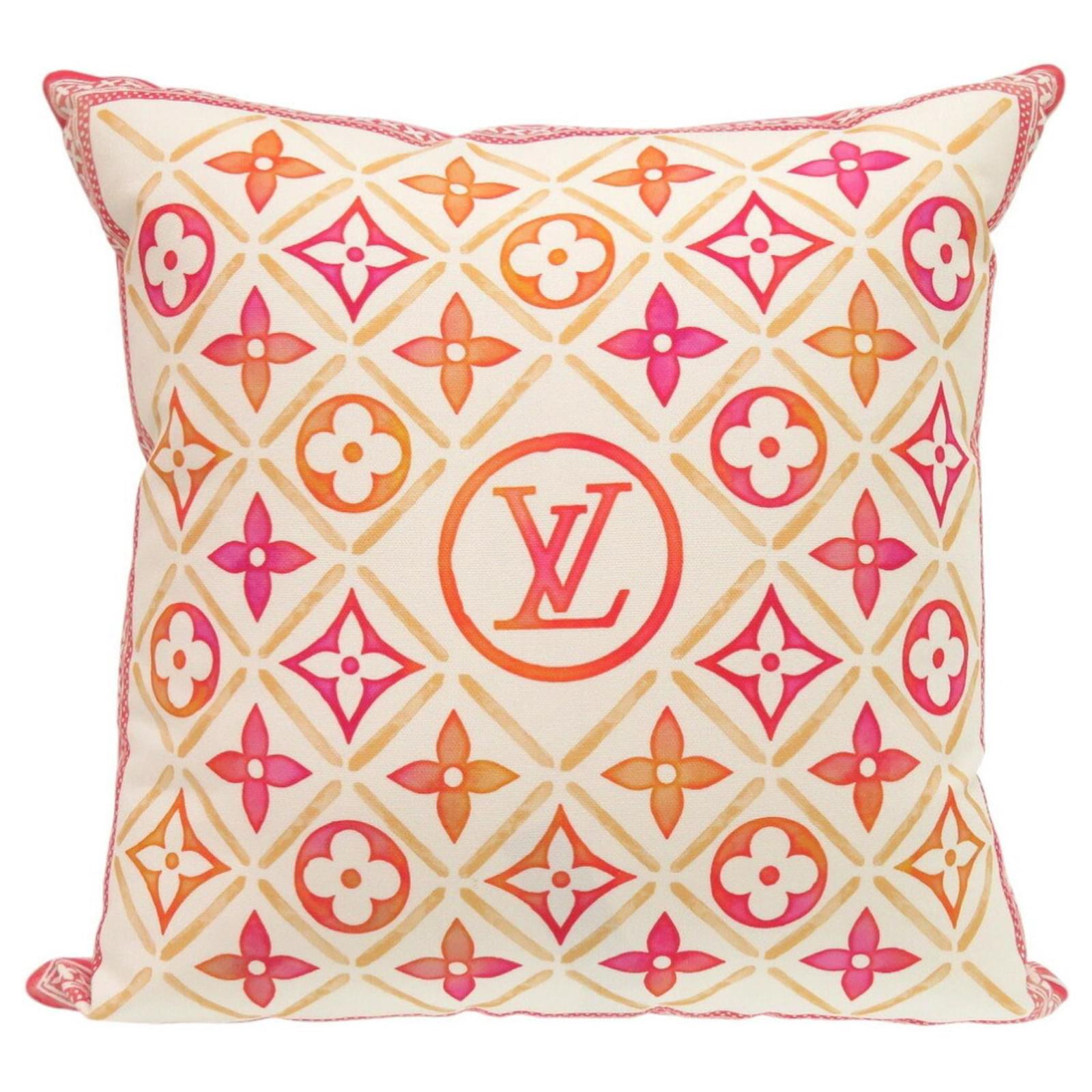 Louis Vuitton Pink Cotton Cushion ref.2401982 - Joli Closet