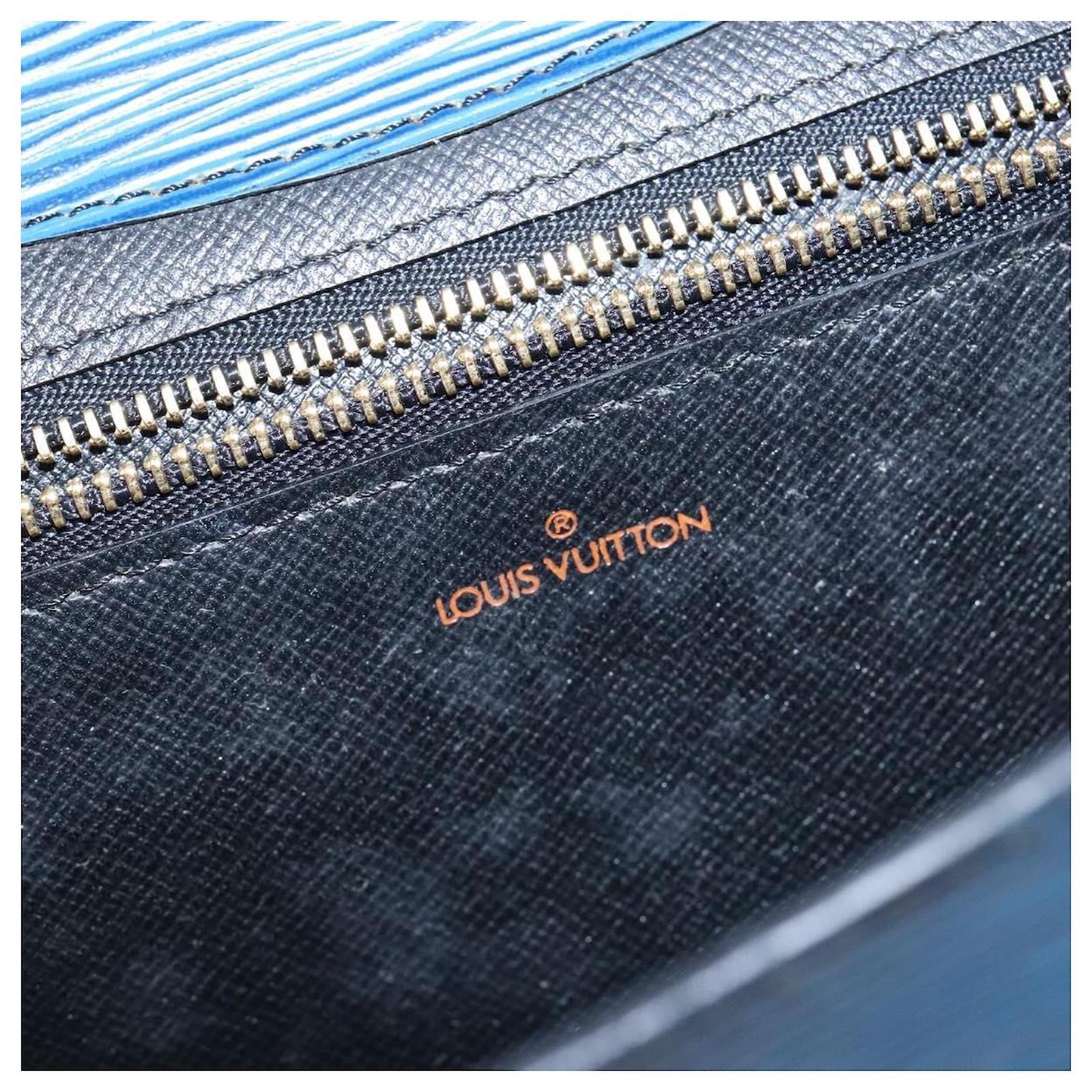 LOUIS VUITTON Epi Montaigne 27 Clutch Bag Blue M52655 LV Auth 135873 Leather ref.2404658