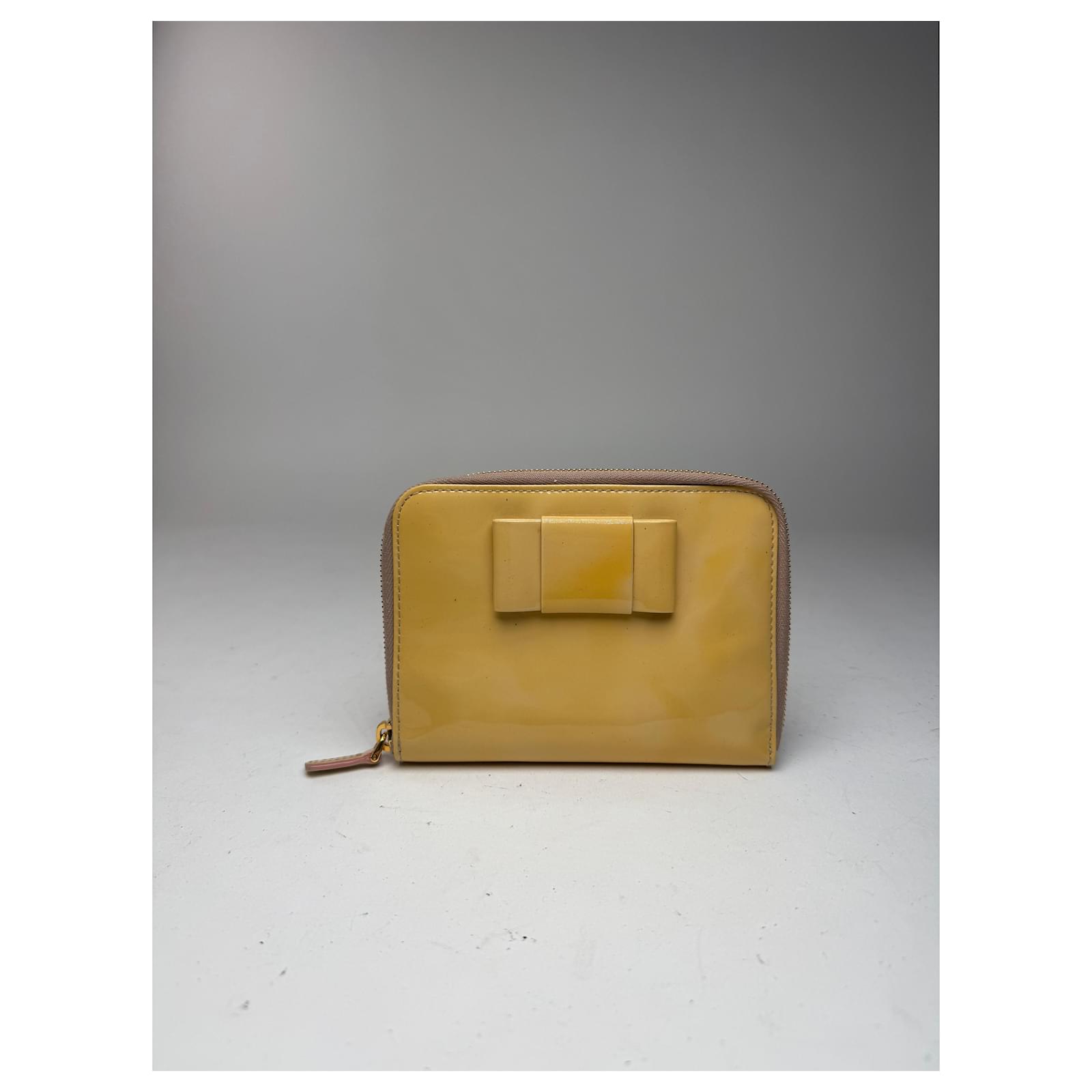 Vintage Miu miu patent leather Organizer yellow ref.2419683