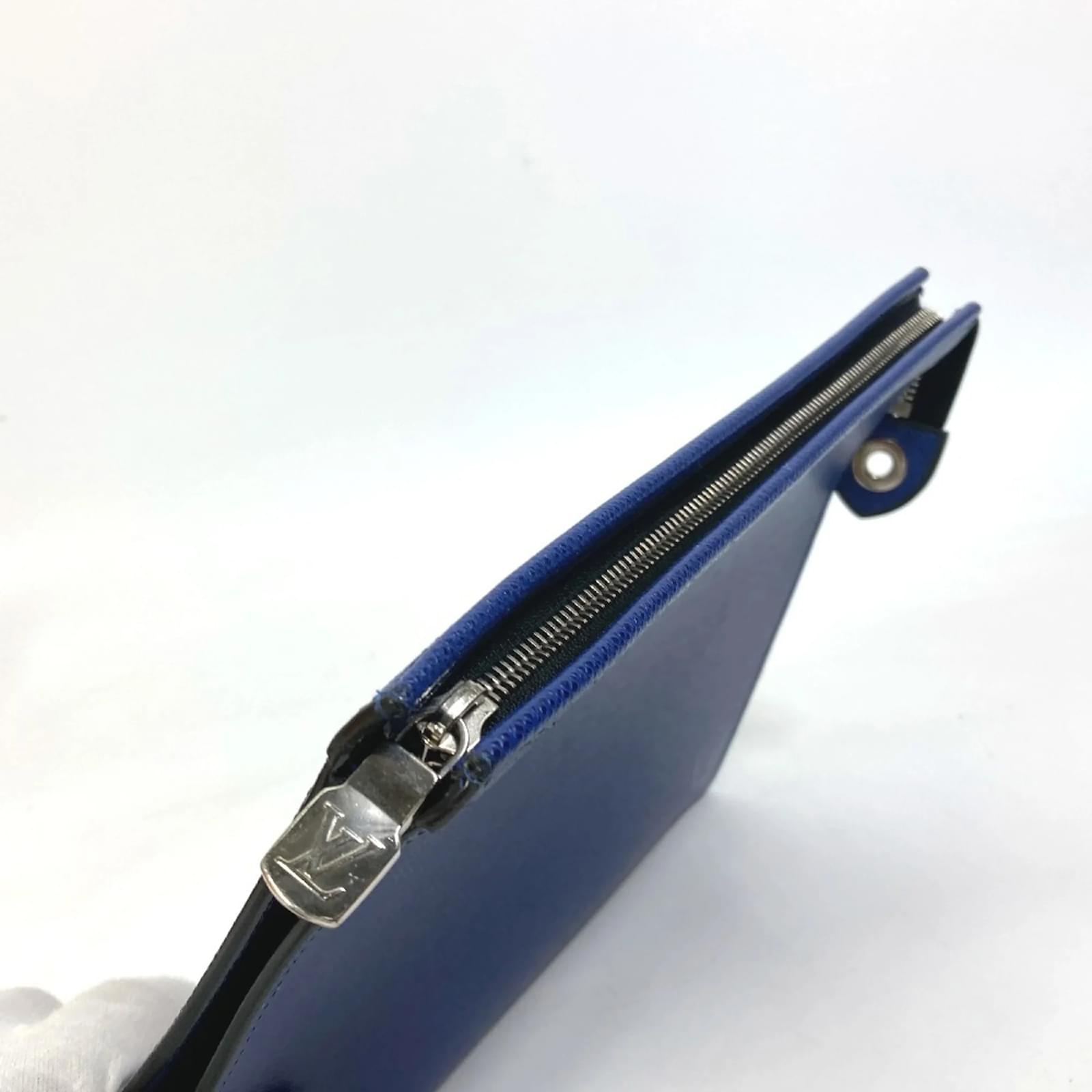 Louis Vuitton Taiga Pochette Voyage MM Pouch Blue Leather ref.2421132