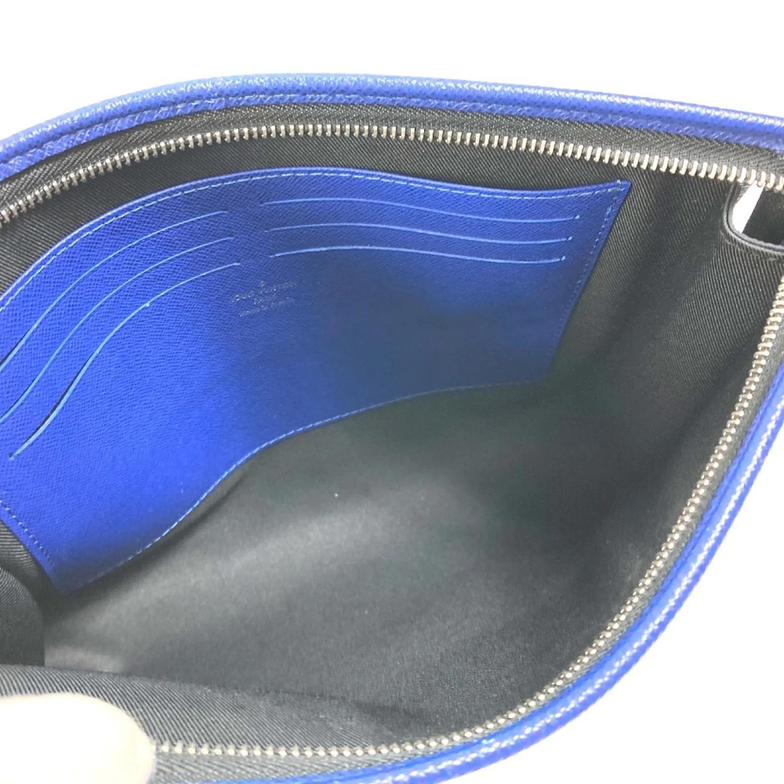 Louis Vuitton Taiga Pochette Voyage MM Pouch Blue Leather ref.2421132