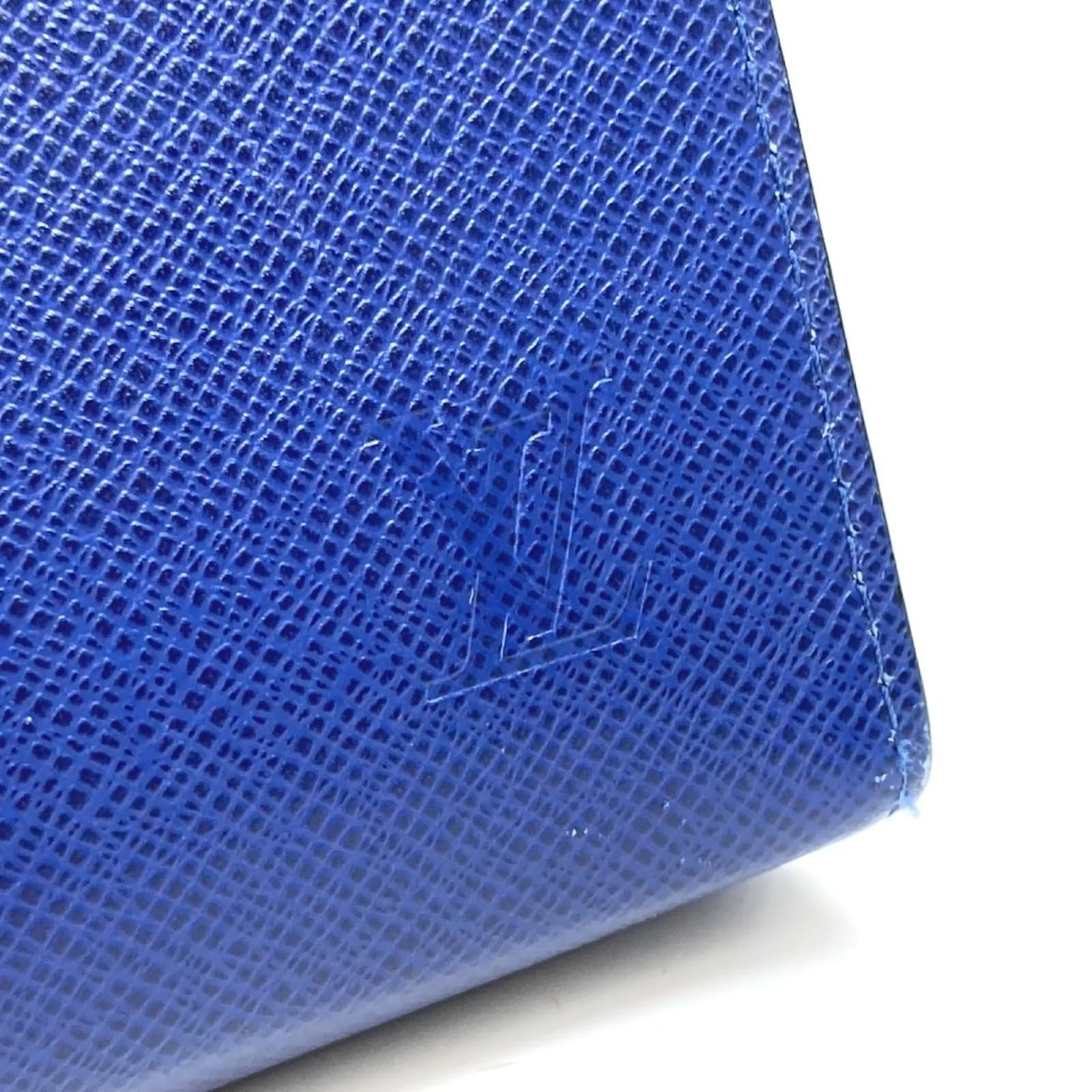 Louis Vuitton Taiga Pochette Voyage MM Pouch Blue Leather ref.2421132