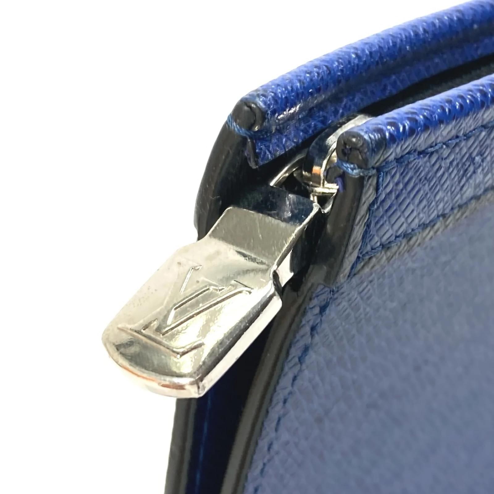 Louis Vuitton Taiga Pochette Voyage MM Pouch Blue Leather ref.2421132