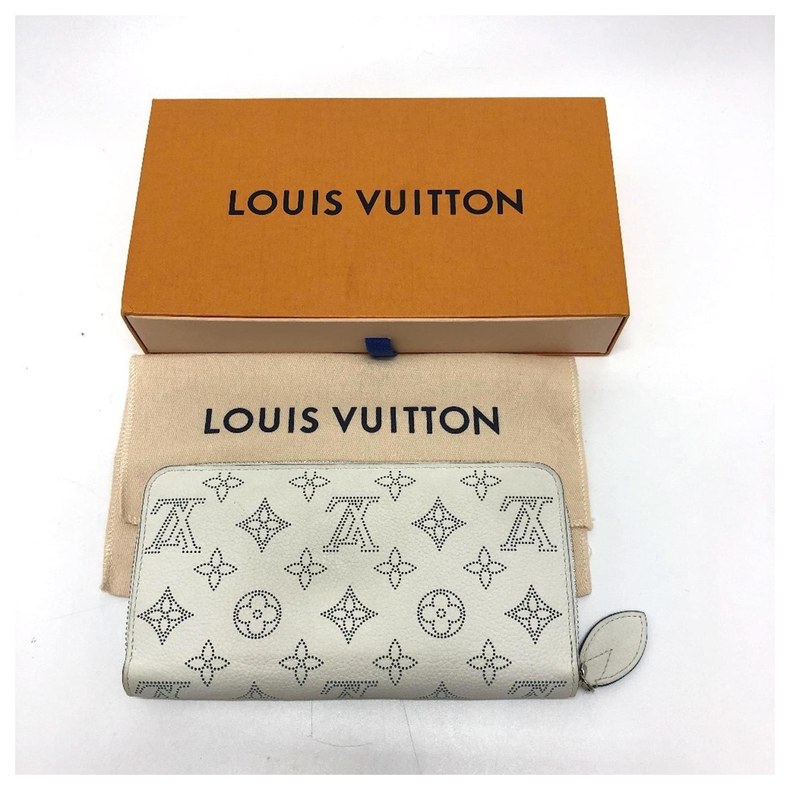 Louis Vuitton Monogram Mahina Zippy Wallet White Leather  ref.2423747