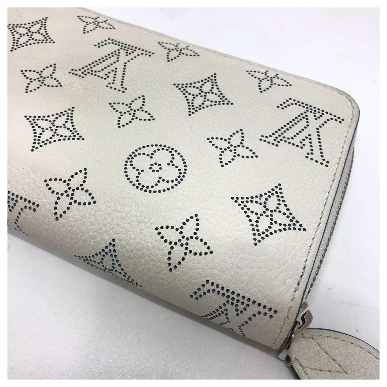 Louis Vuitton Monogram Mahina Zippy Wallet White Leather  ref.2423747