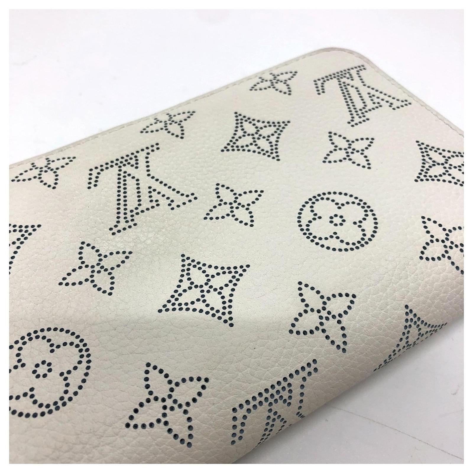 Louis Vuitton Monogram Mahina Zippy Wallet White Leather  ref.2423747
