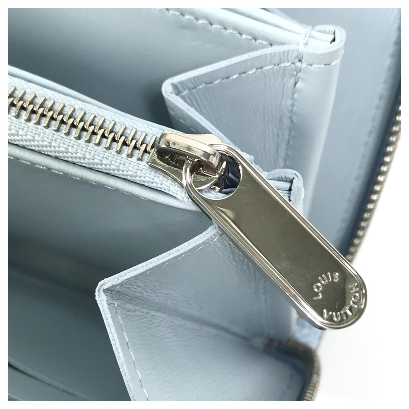 Louis Vuitton Mahina Zippy Wallet Blue Patent leather  ref.2424288