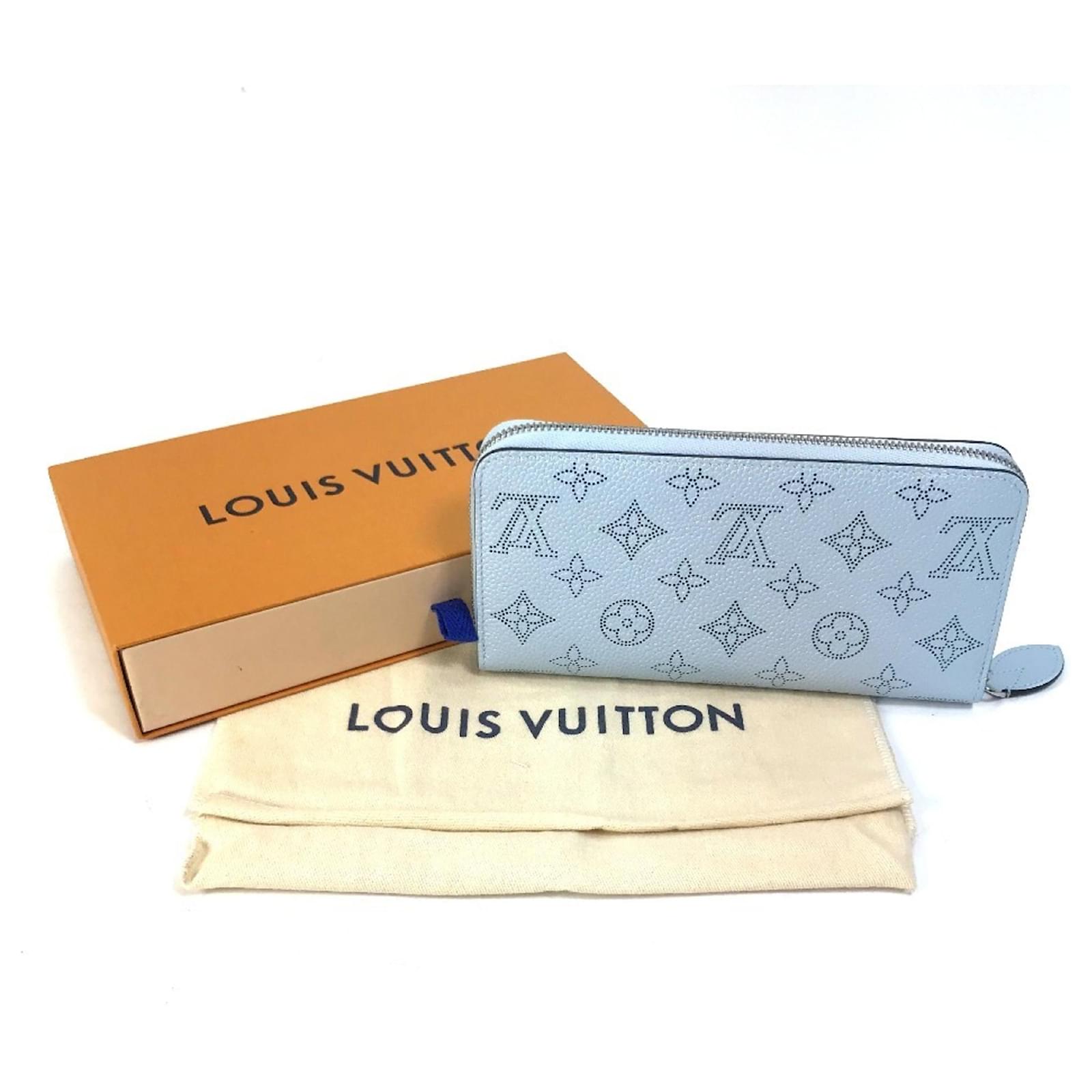 Louis Vuitton Mahina Zippy Wallet Blue Patent leather  ref.2424288